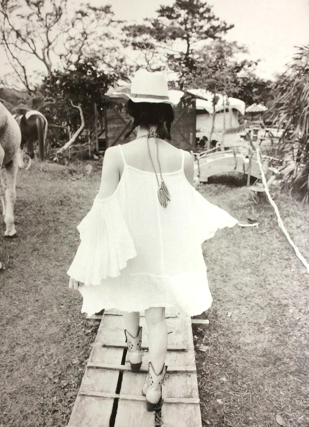 Gallery - PB写真集_山本彩《SY》高清美图：清纯短发、比基尼泳装诱惑，摄影大师LESLIE KEE镜头下的夏日灵动尤物日本性感比基尼清新女神 山本彩女神私房照_秀色女神 - image 119