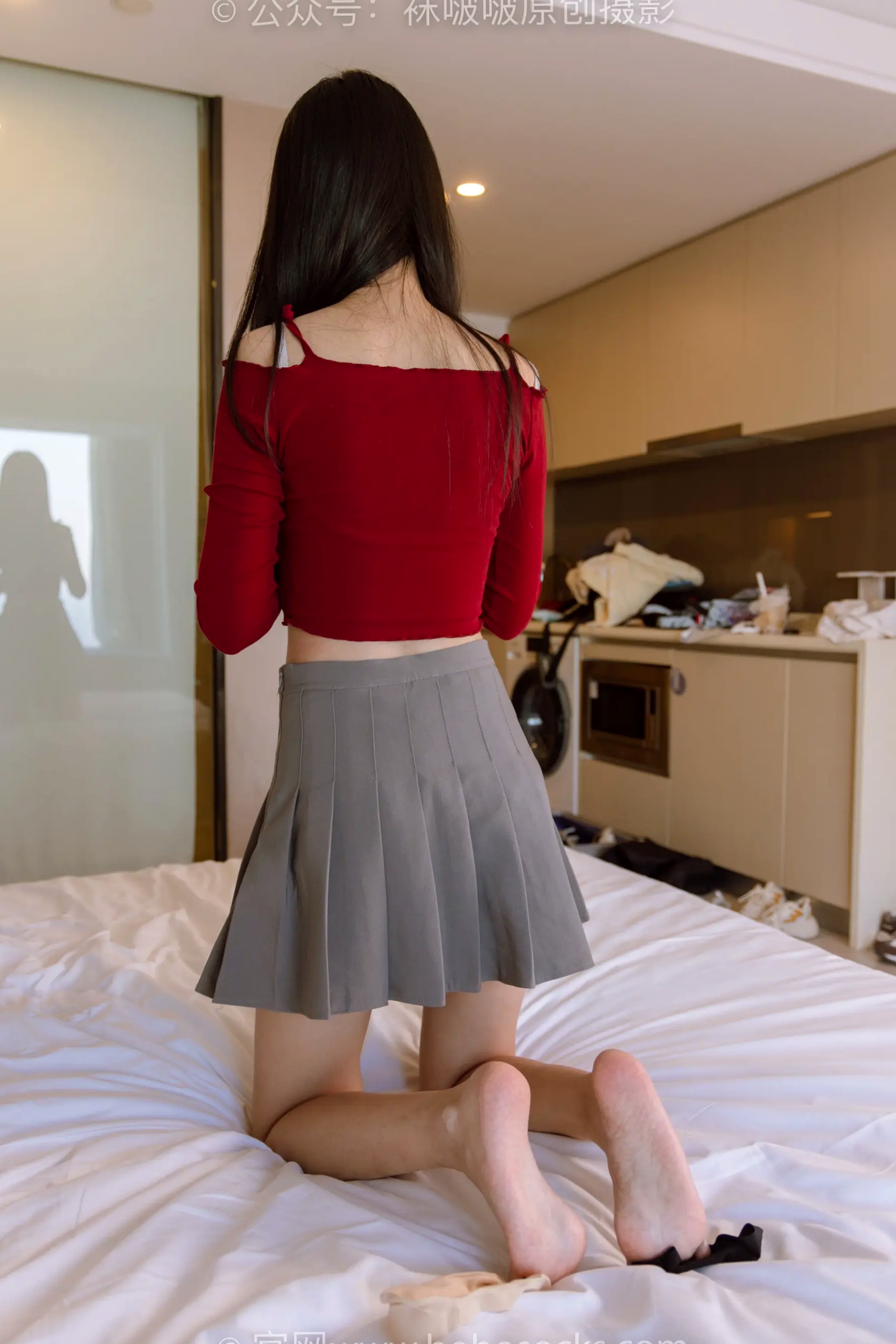 BoBoSocks袜啵啵小安私房写真：透明高跟鞋与赤足诱惑，清新居家风格下的修长美腿，尽显青春纯欲之美 [62P]