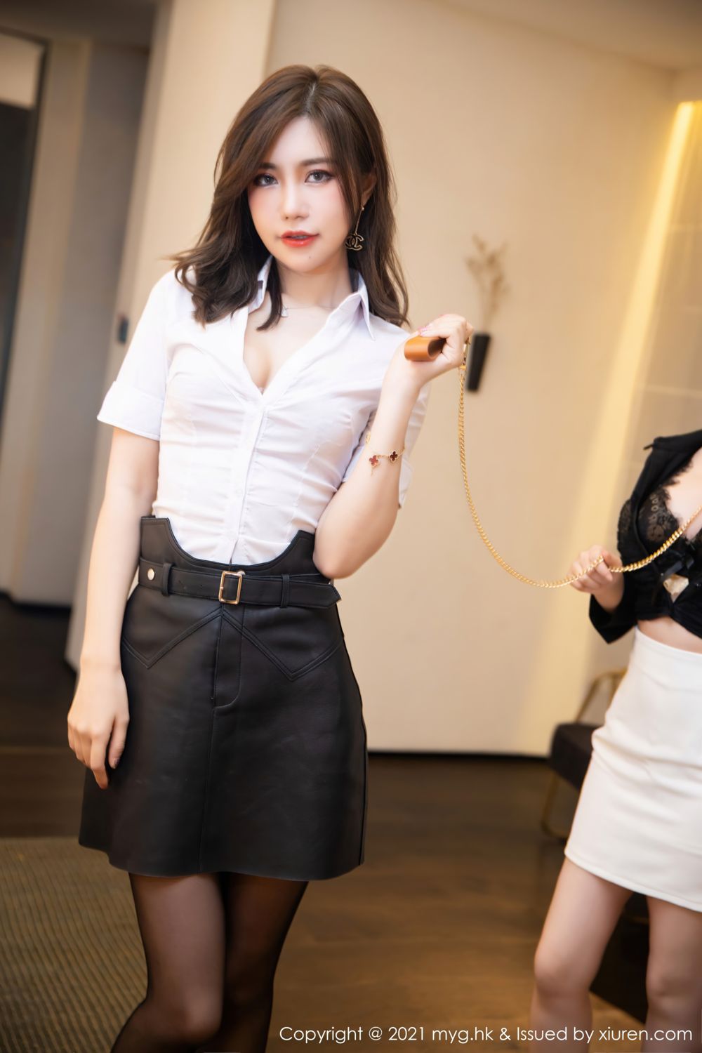 美女教师绮里嘉 调教师剧情主题