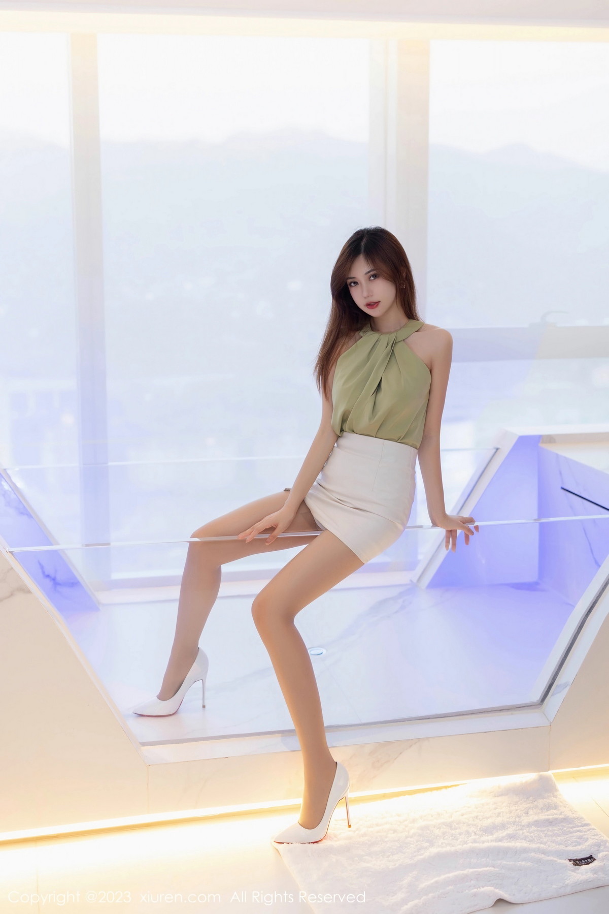 [XiuRen]高清写真图 2023.10.13 No.7503 绮里嘉ula 丝袜美腿