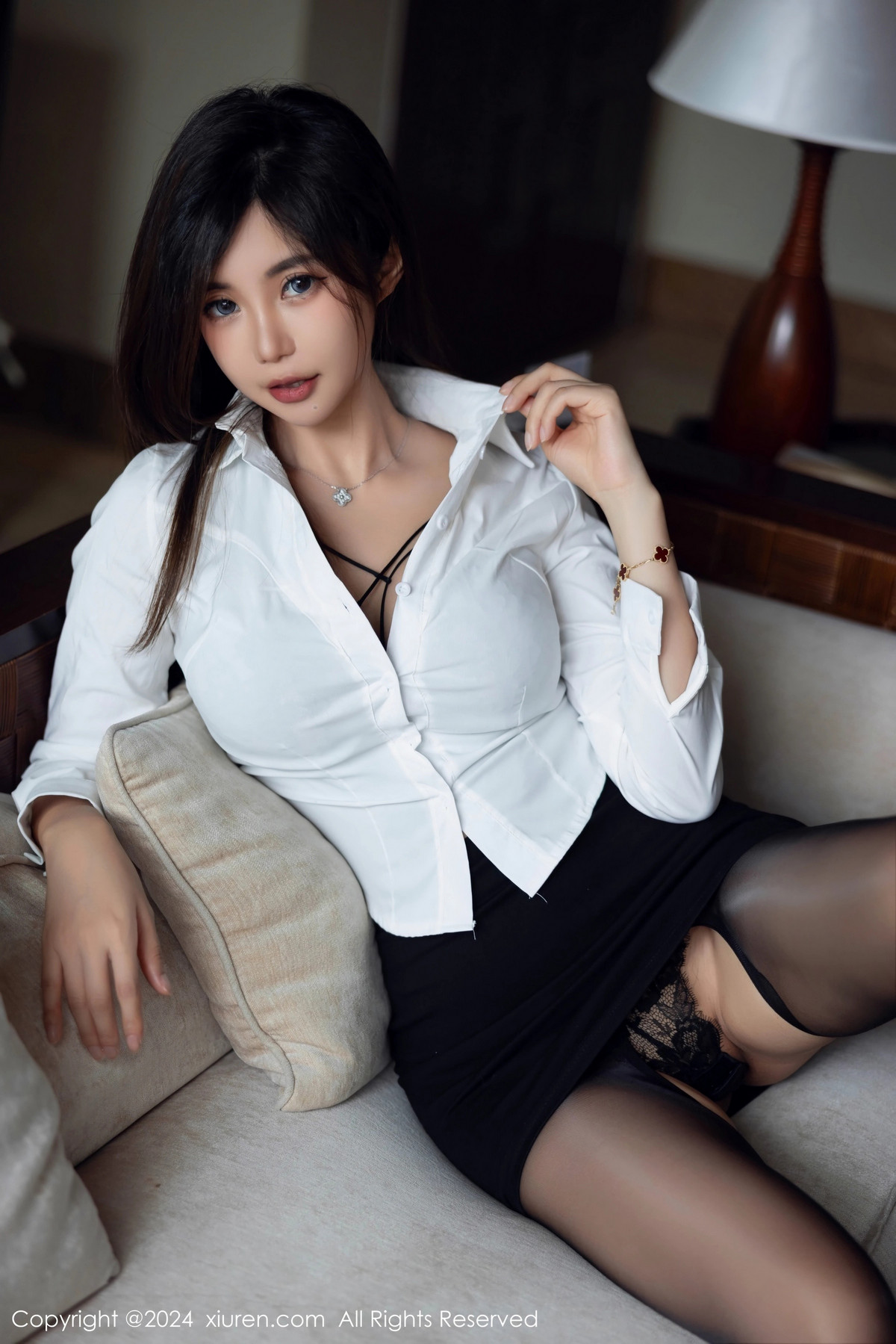 [XiuRen]高清写真图 2024.02.02 No.8053 绮里嘉ula 黑丝美腿