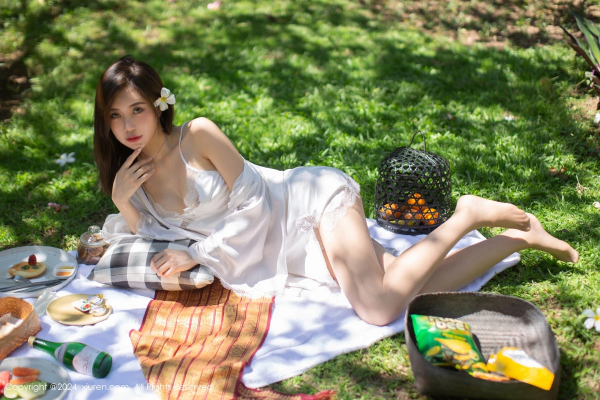 [XiuRen]高清写真图 2024.03.19 No.8256 绮里嘉ula 美腿丝袜