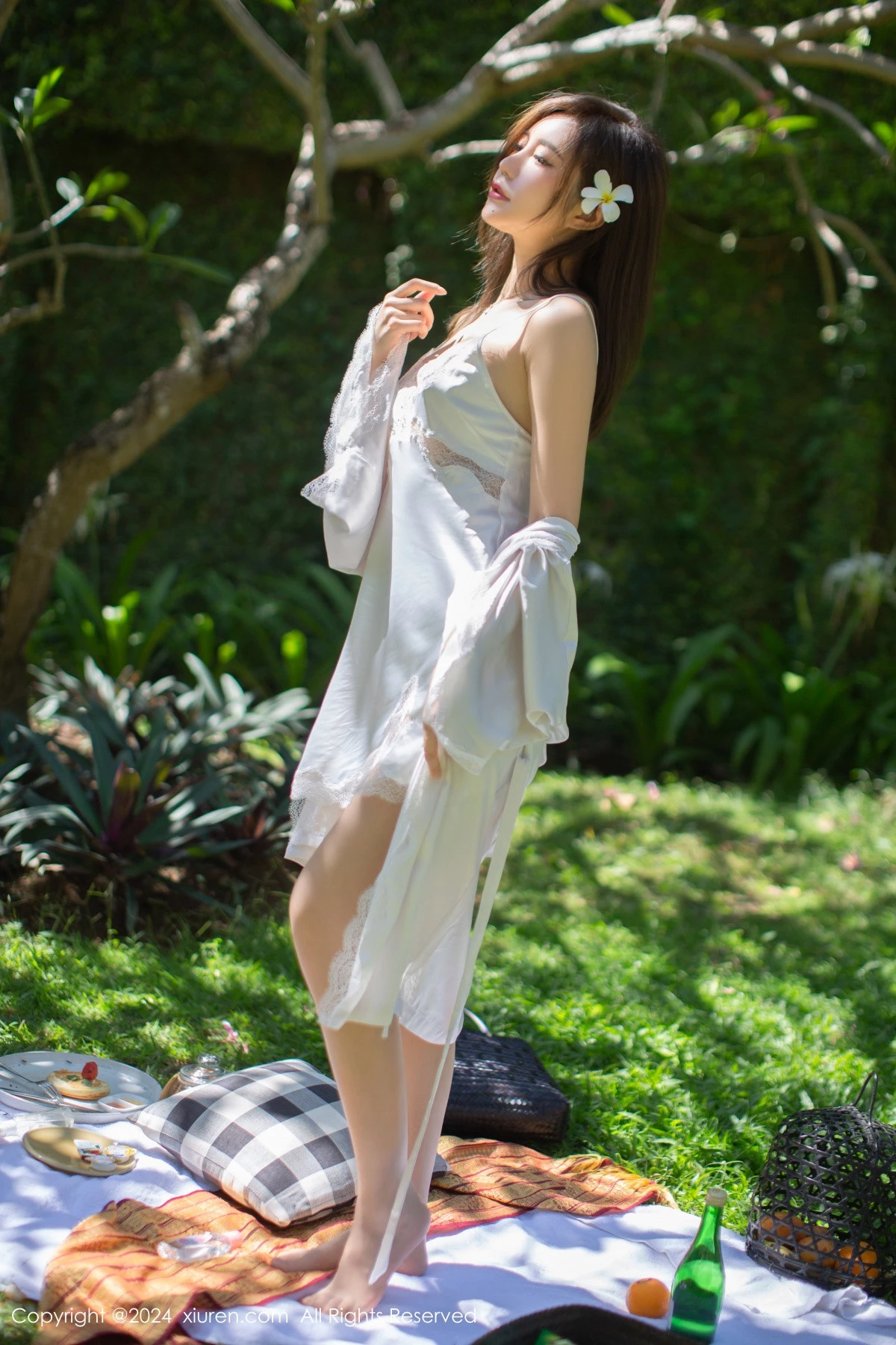 [XiuRen]高清写真图 2024.03.19 No.8256 绮里嘉ula 美腿丝袜