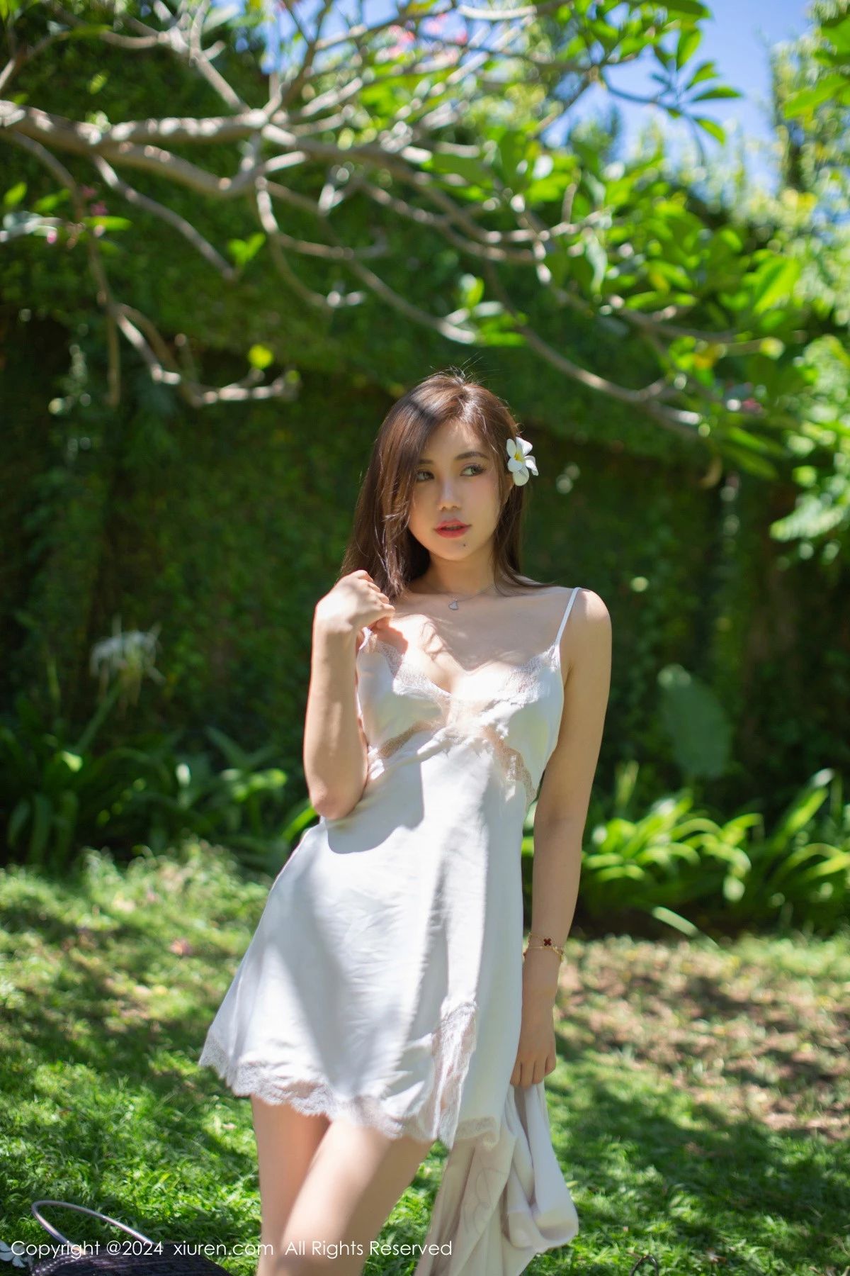 [XiuRen]高清写真图 2024.03.19 No.8256 绮里嘉ula 美腿丝袜