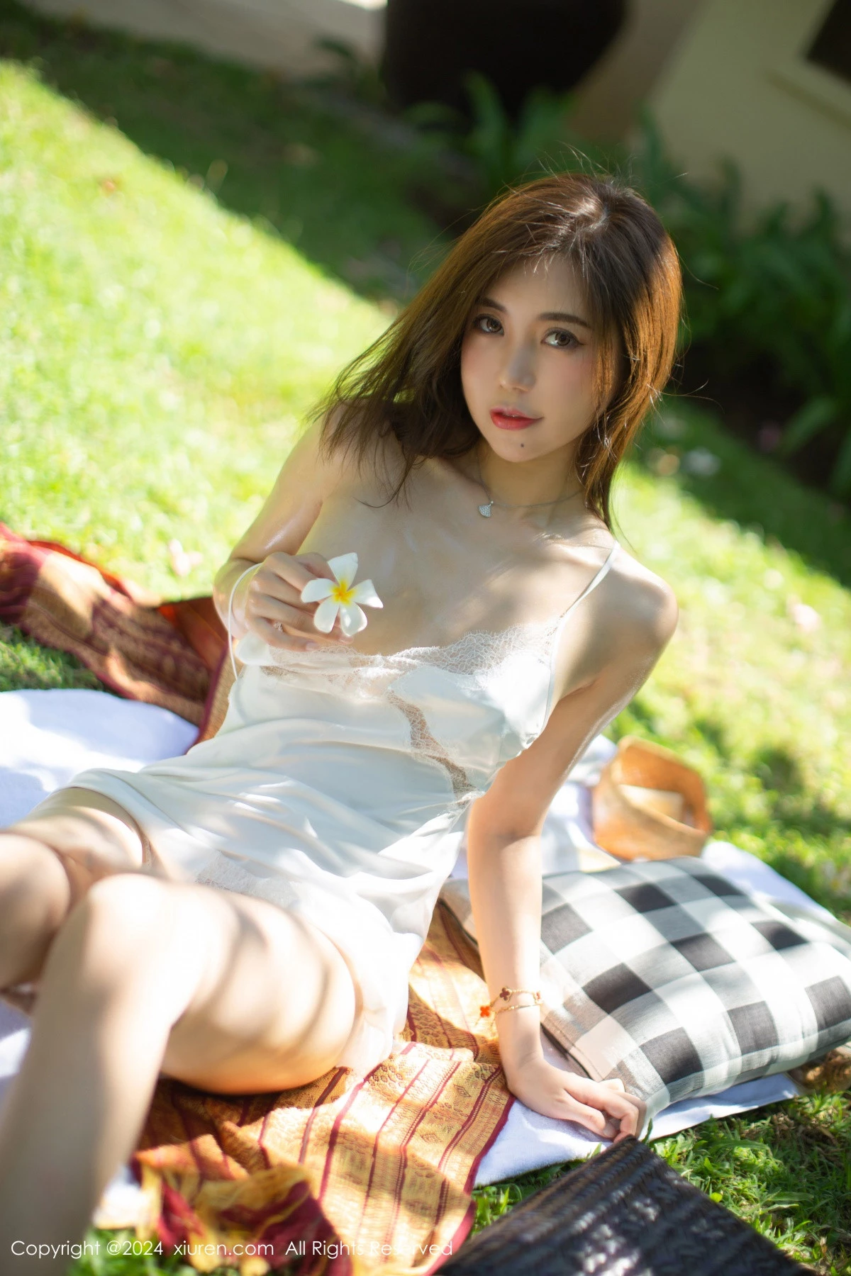 [XiuRen]高清写真图 2024.03.19 No.8256 绮里嘉ula 美腿丝袜