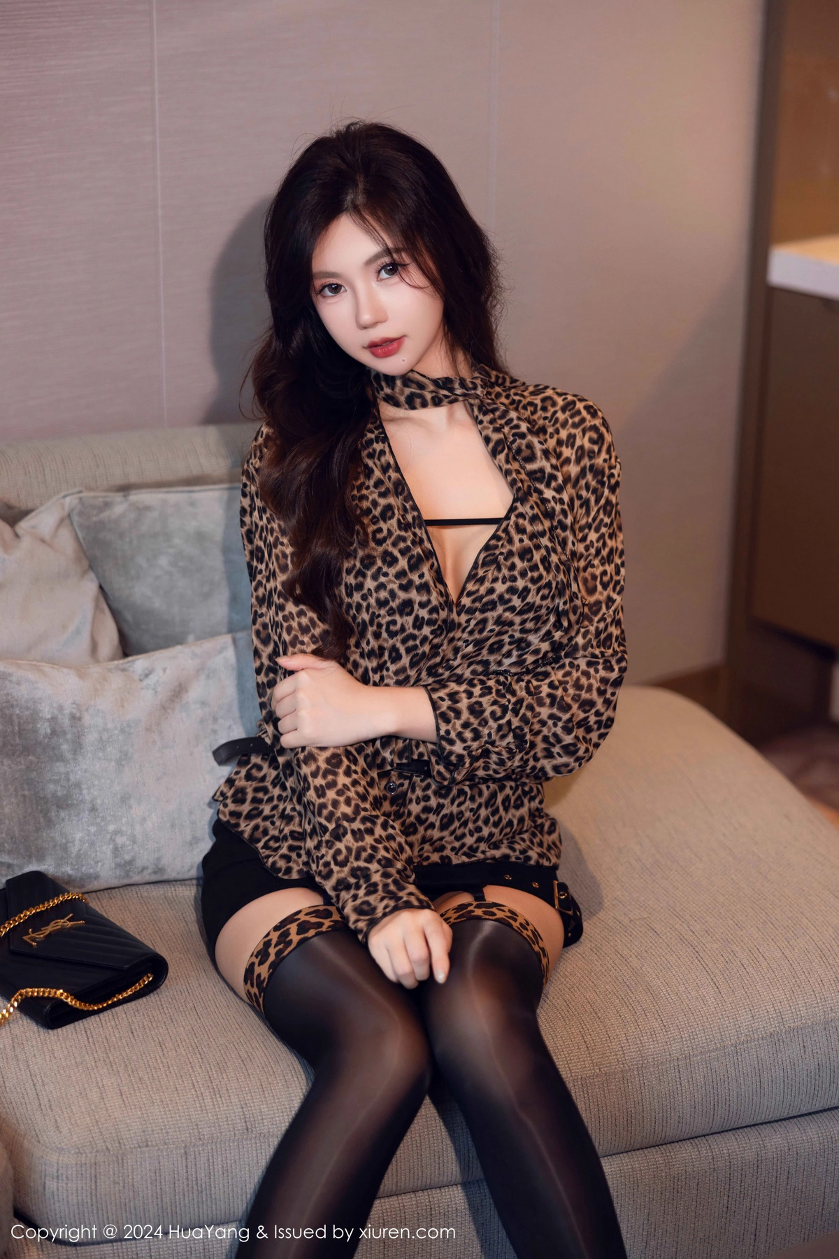 [HuaYang]高清写真图 2024.11.08 VOL.617 绮里嘉ula 黑丝美腿