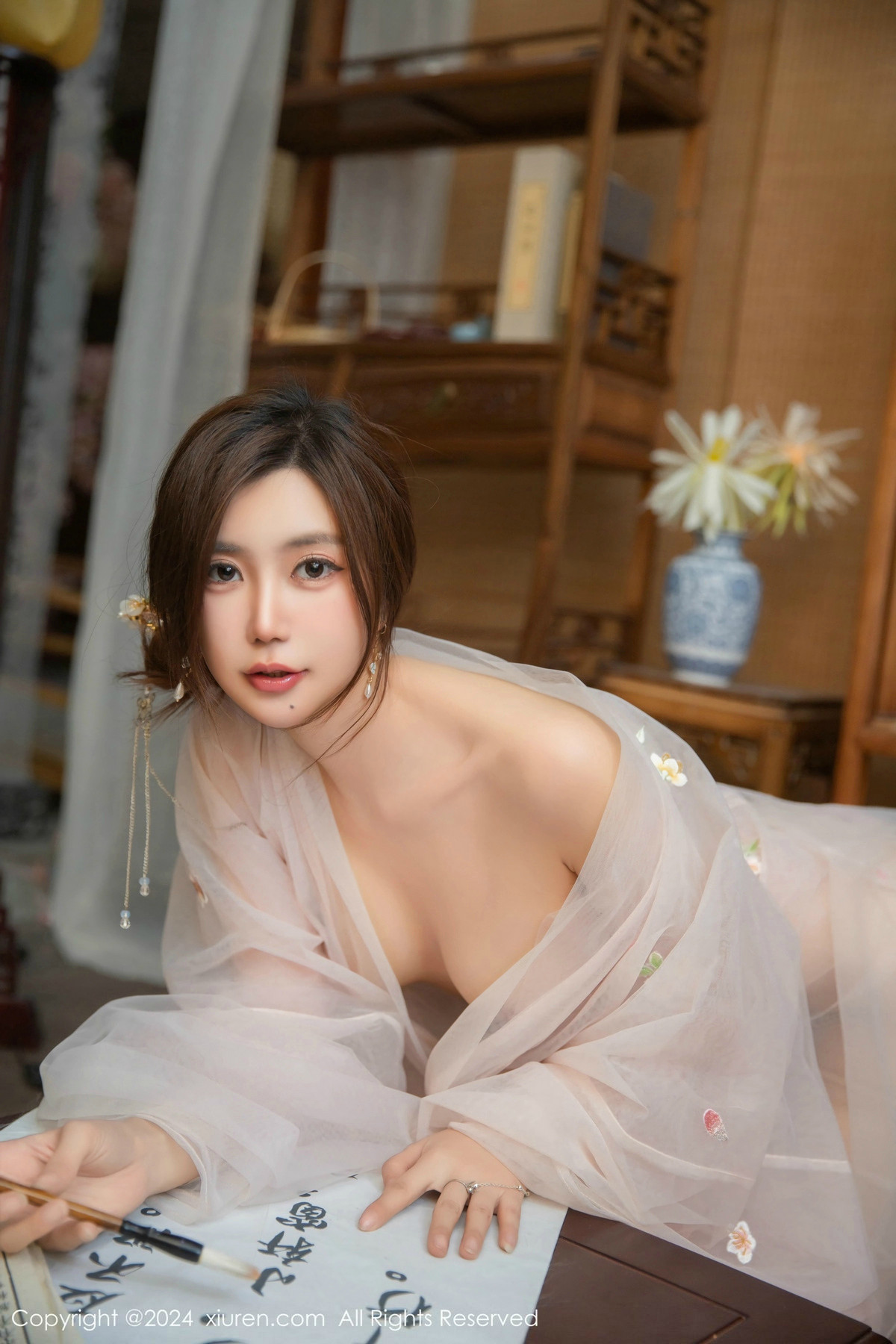 [XiuRen]高清写真图 2024.11.20 No.9475 绮里嘉ula 古风美腿