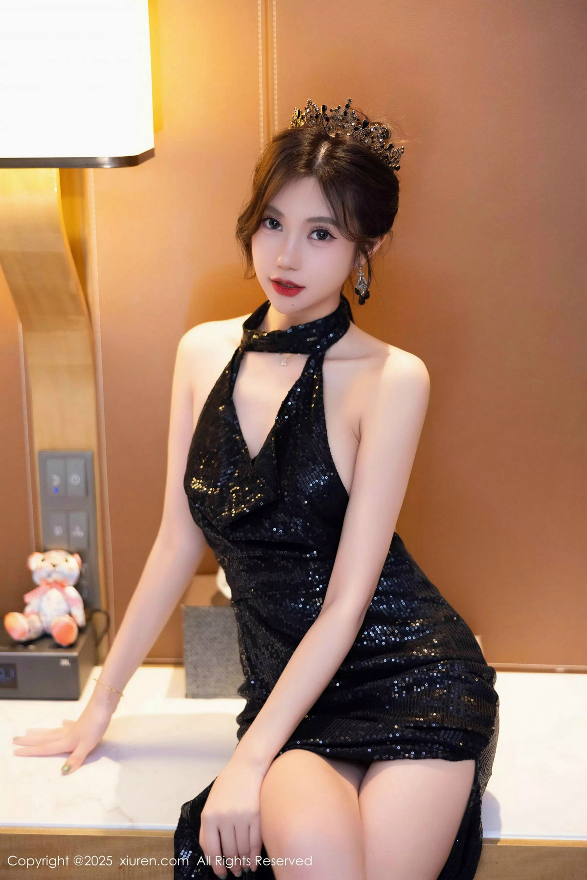 [XiuRen]高清写真图 2025.02.28 No.9948 绮里嘉ula 黑丝美腿