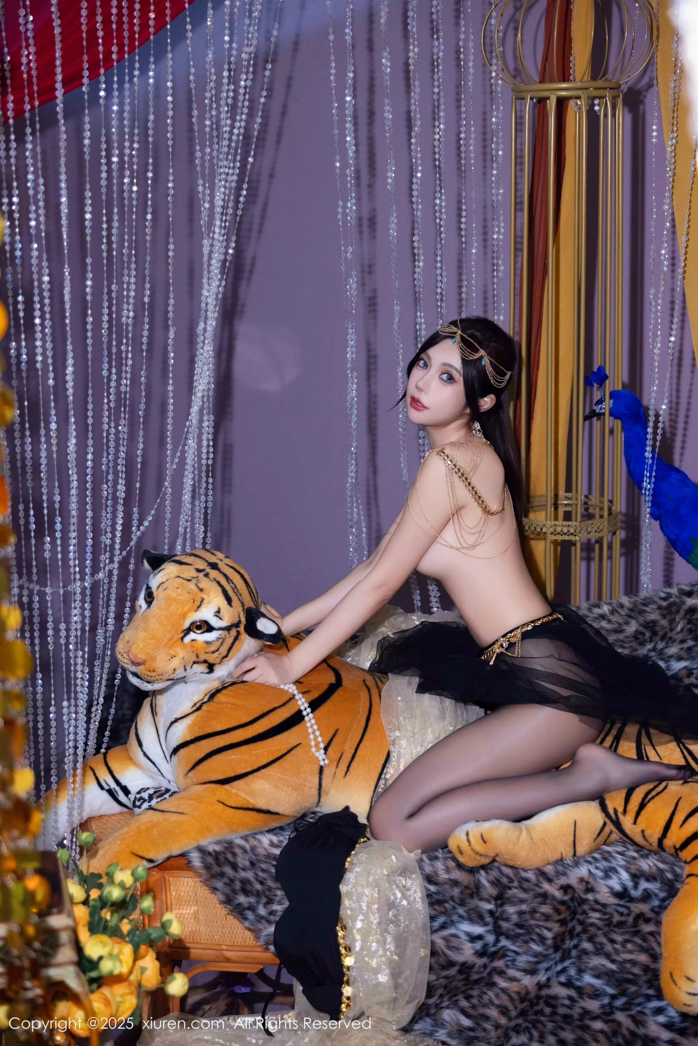 [XiuRen]高清写真图 2025.03.14 No.10018 绮里嘉ula 黑丝美腿