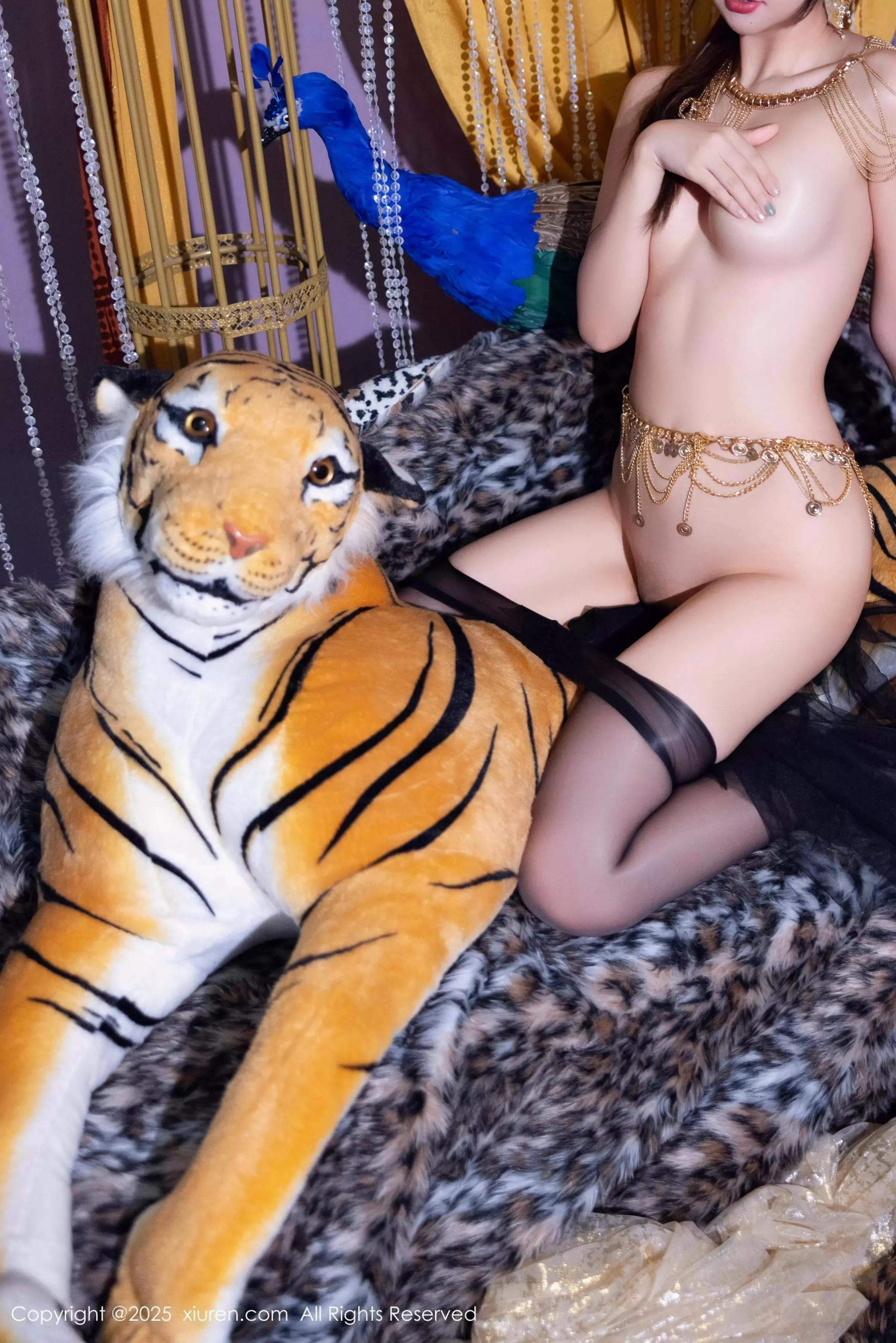 [XiuRen]高清写真图 2025.03.14 No.10018 绮里嘉ula 黑丝美腿