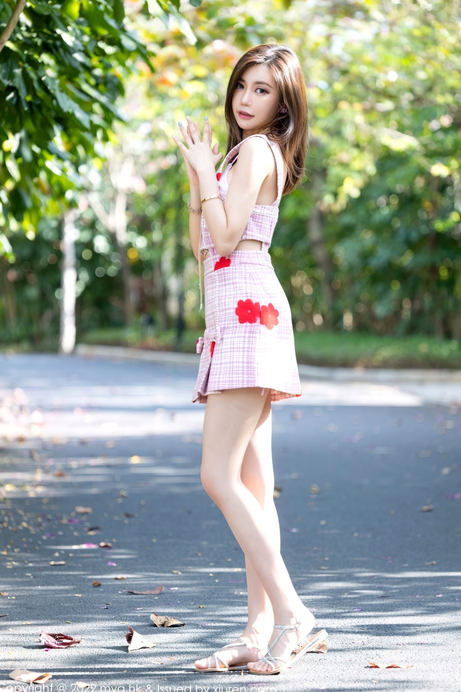 Gallery - MyGirl美媛馆-623-绮里嘉-甜美泳池比基尼与粉色格纹套装写真-珠三角旅拍-清纯动人-无圣光大尺度美媛馆性感比基尼清纯泳池 绮里嘉女神私房照_秀色女神 - image 1