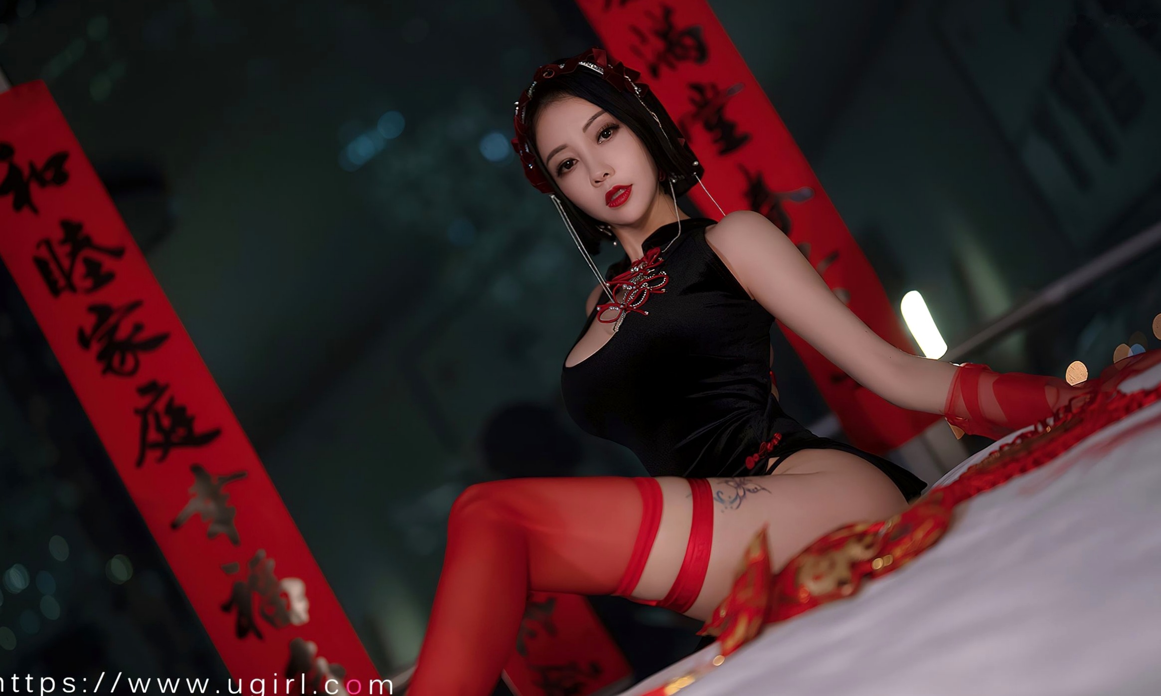 Gallery - UGirlsApp尤果圈 - Chiness Model 爱尤物 - Love Beauty -2500-果儿-《惹火除夕》：黑色改良旗袍搭配红丝袜，城市夜景下的极致性感视觉盛宴爱尤物 - Love Beauty 尤果网 - Chiness Model 性感旗袍诱惑 张杨果而女神私房照_秀色女神 - image 31