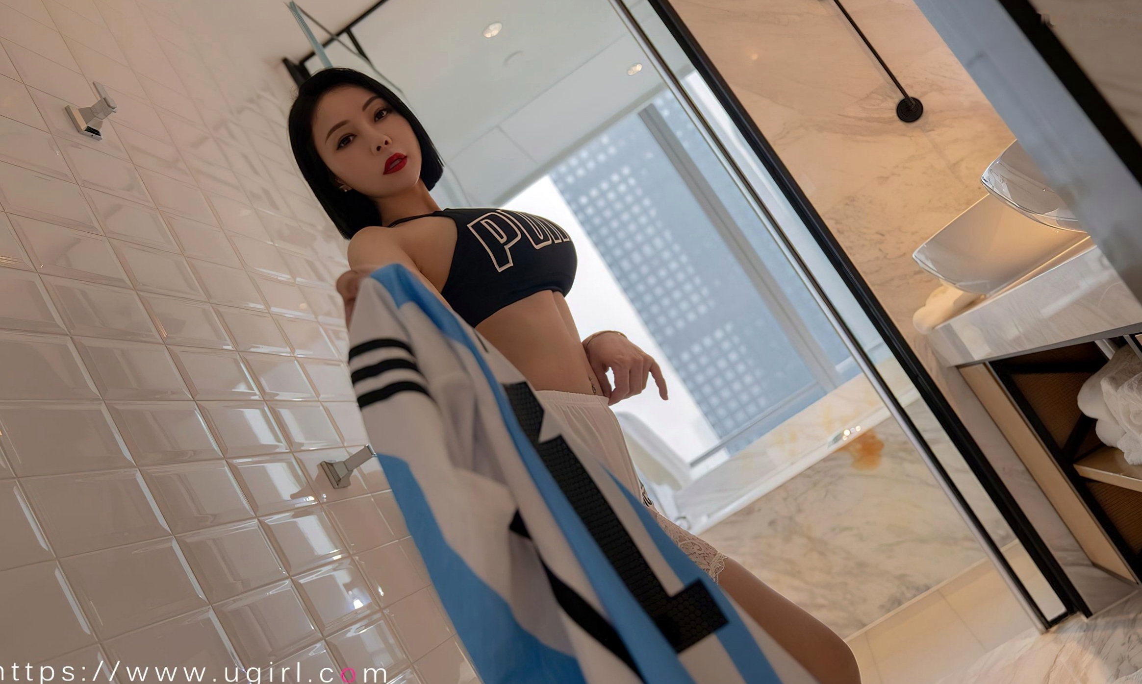 Gallery - UG尤果圈 - Chiness Model 果儿《共度世界杯》：足球宝贝阿根廷球衣健身房写真，蕾丝长筒袜尽显冷艳诱惑爱尤物 - Love Beauty 足球宝贝性感诱惑御女郎 - Royal Lady  张杨果而女神私房照_秀色女神 - image 23
