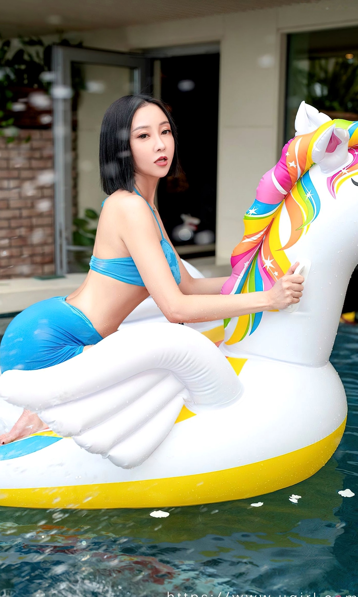 Gallery - UGirls尤果圈 - Chiness Model -2434-果儿《心跳加速》泳池比基尼湿身美女写真，火辣曲线极致诱惑爱尤物 - Love Beauty 尤果网 - Chiness Model 性感比基尼泳池湿身 张杨果而女神私房照_秀色女神 - image 10