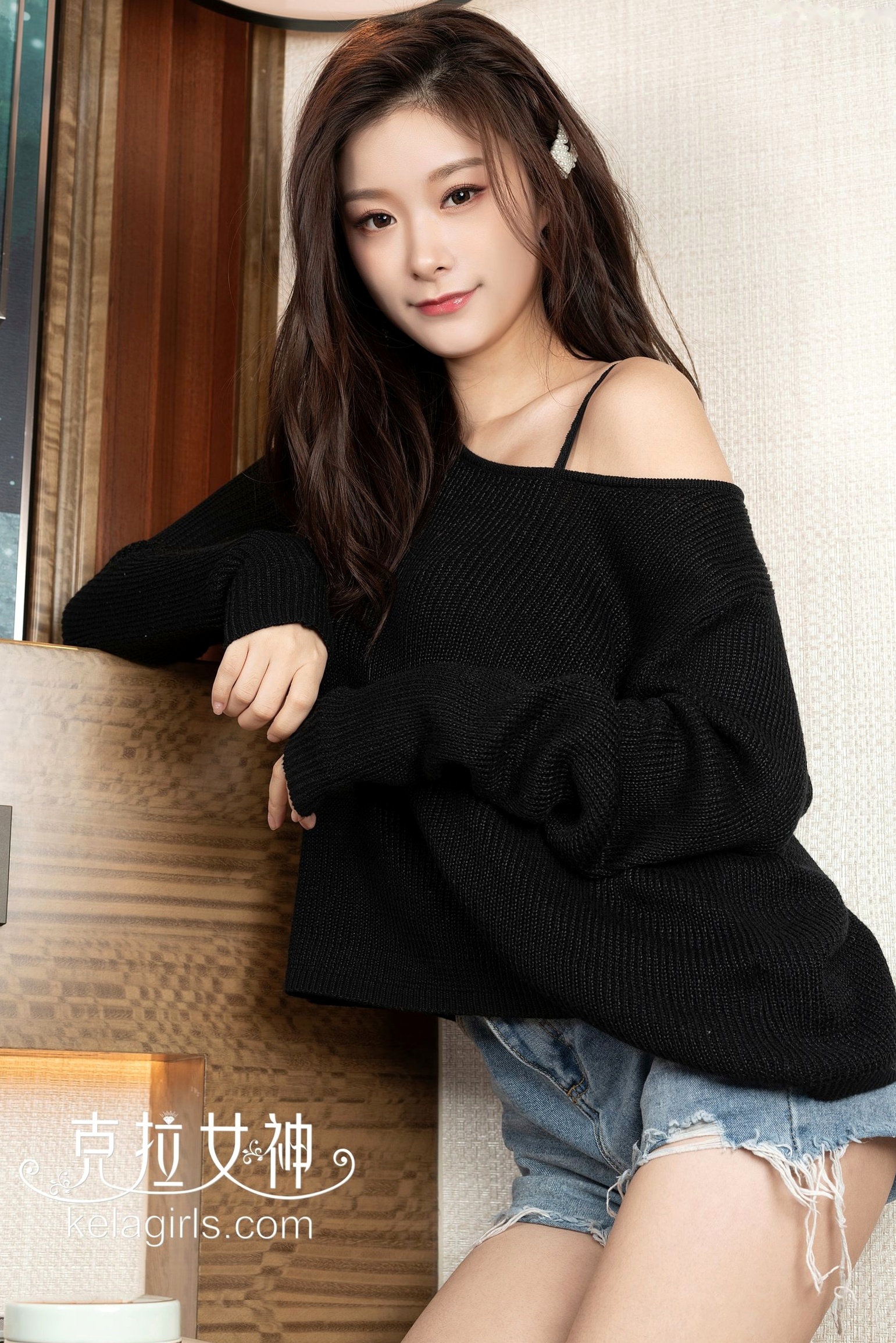 Gallery - KelaGirls克拉女神-2019.06.24-菲菲-《翘臀之翼》室内私房性感写真，黑色针织上衣搭配白色丁字裤诱惑尽显，绝美曲线令人心动性感诱惑私房照克拉女神美臀 童菲女神私房照_秀色女神 - image 3