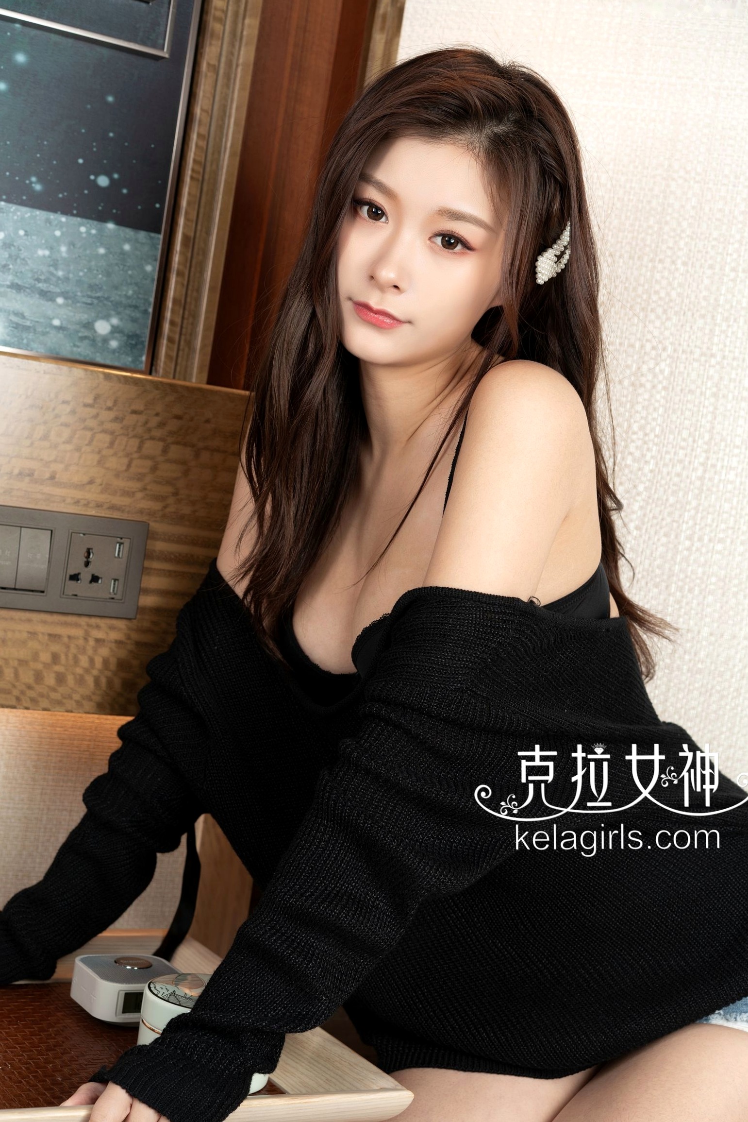Gallery - KelaGirls克拉女神-2019.06.24-菲菲-《翘臀之翼》室内私房性感写真，黑色针织上衣搭配白色丁字裤诱惑尽显，绝美曲线令人心动性感诱惑私房照克拉女神美臀 童菲女神私房照_秀色女神 - image 4