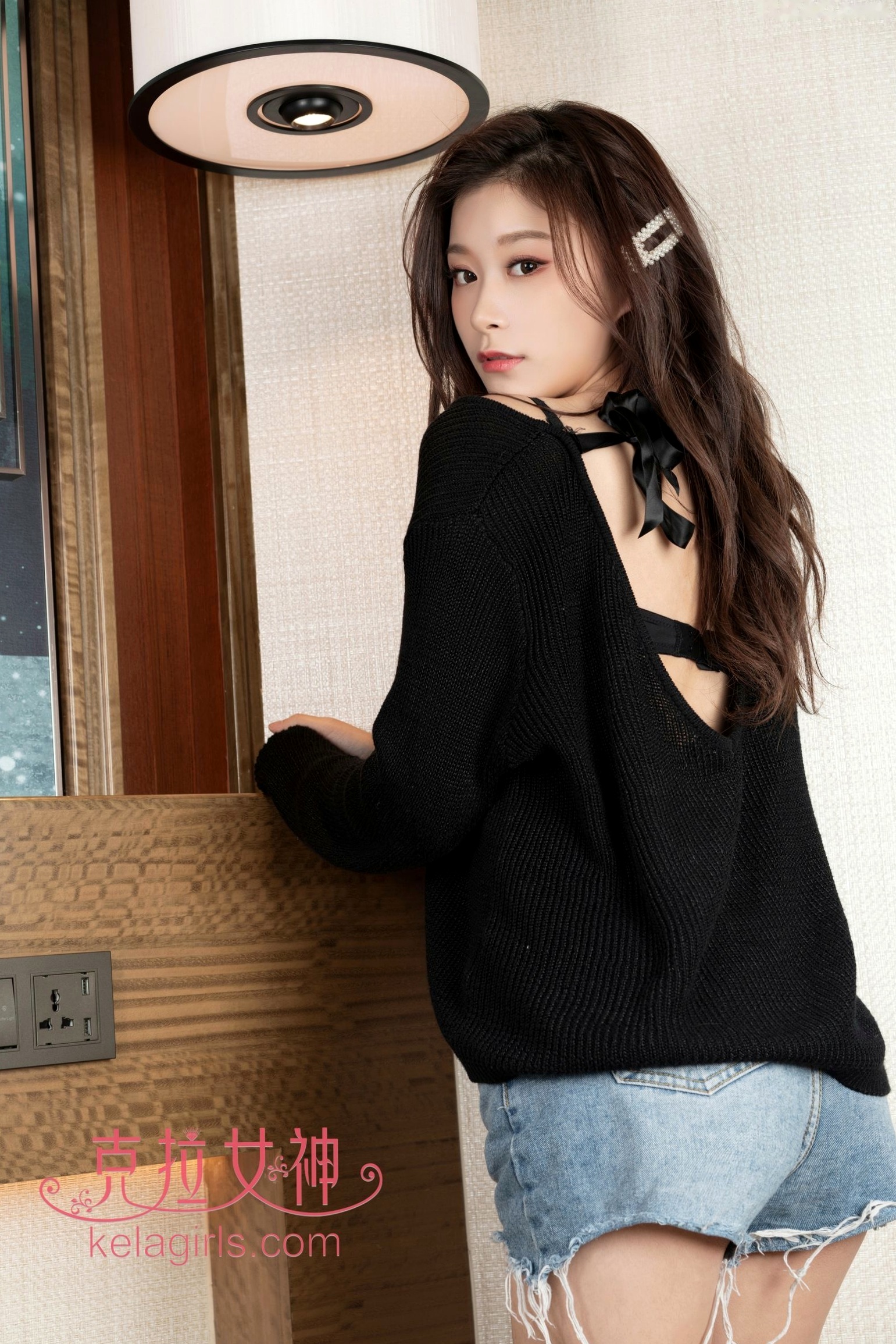 Gallery - KelaGirls克拉女神-2019.06.24-菲菲-《翘臀之翼》室内私房性感写真，黑色针织上衣搭配白色丁字裤诱惑尽显，绝美曲线令人心动性感诱惑私房照克拉女神美臀 童菲女神私房照_秀色女神 - image 7