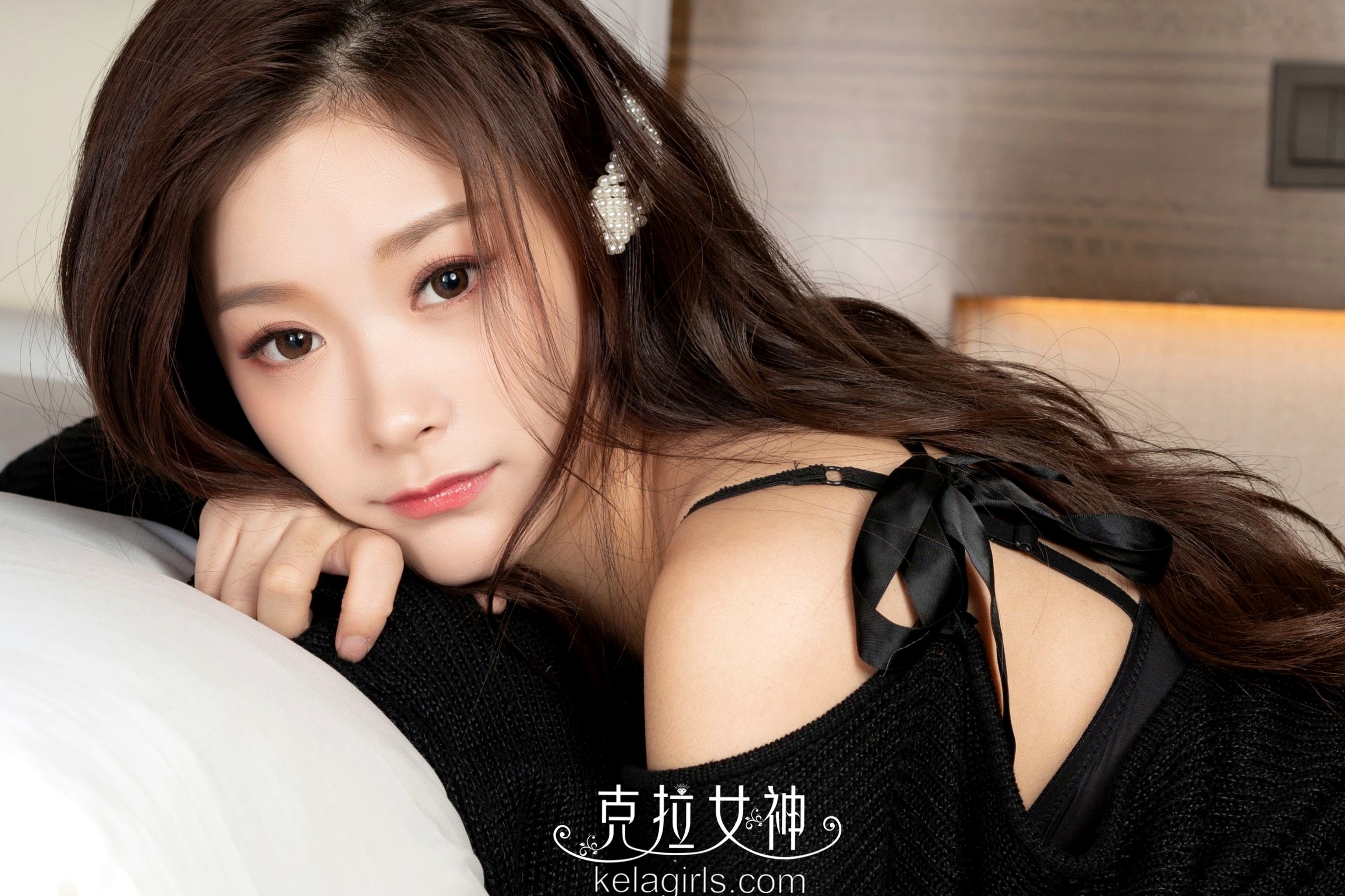 Gallery - KelaGirls克拉女神-2019.06.24-菲菲-《翘臀之翼》室内私房性感写真，黑色针织上衣搭配白色丁字裤诱惑尽显，绝美曲线令人心动性感诱惑私房照克拉女神美臀 童菲女神私房照_秀色女神 - image 21