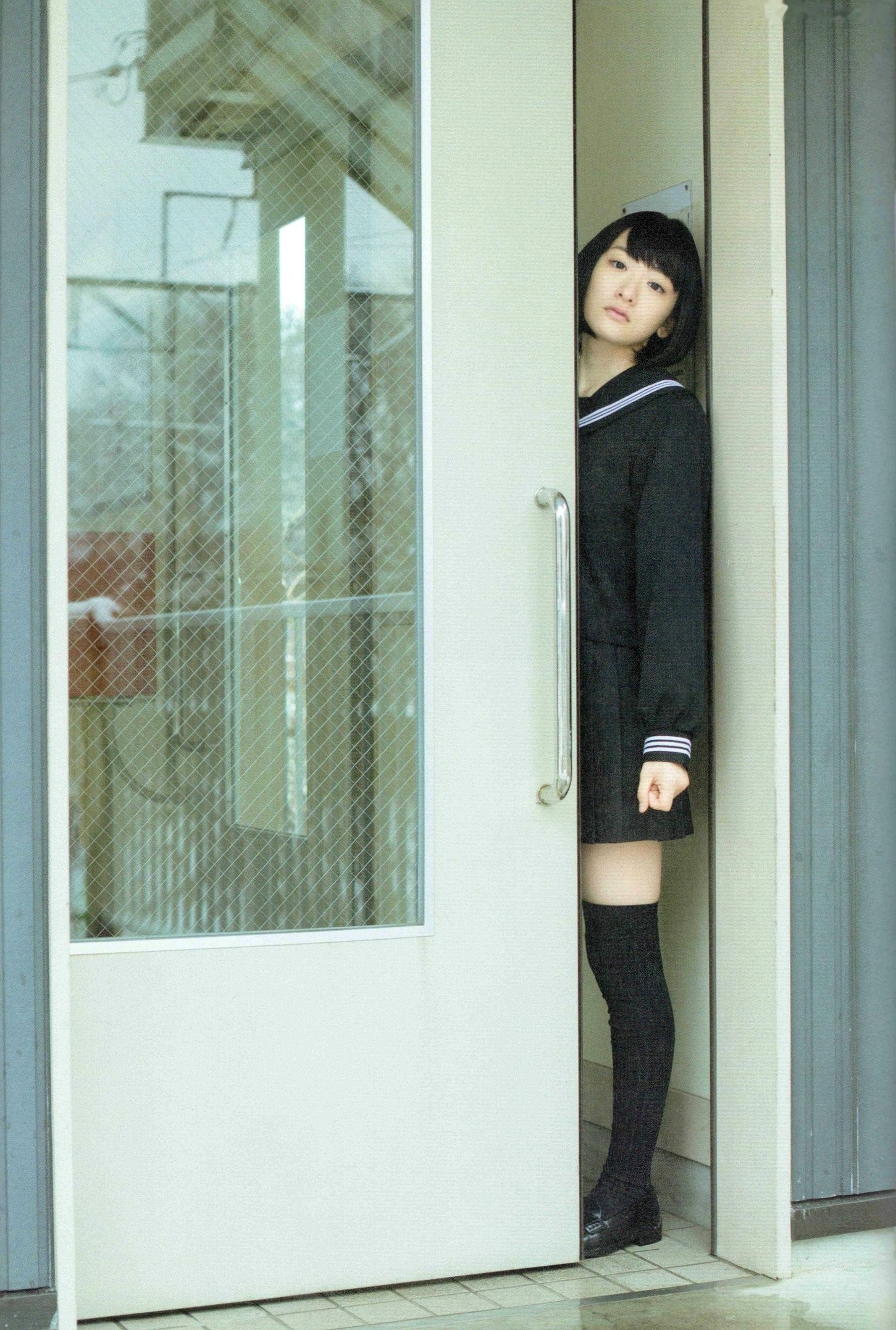 Gallery - 生驹里奈《君の足跡》写真精选：海边校园清纯校服主题，元气少女治愈系影像日本清纯治愈系校服 生驹里奈女神私房照_秀色女神 - image 115