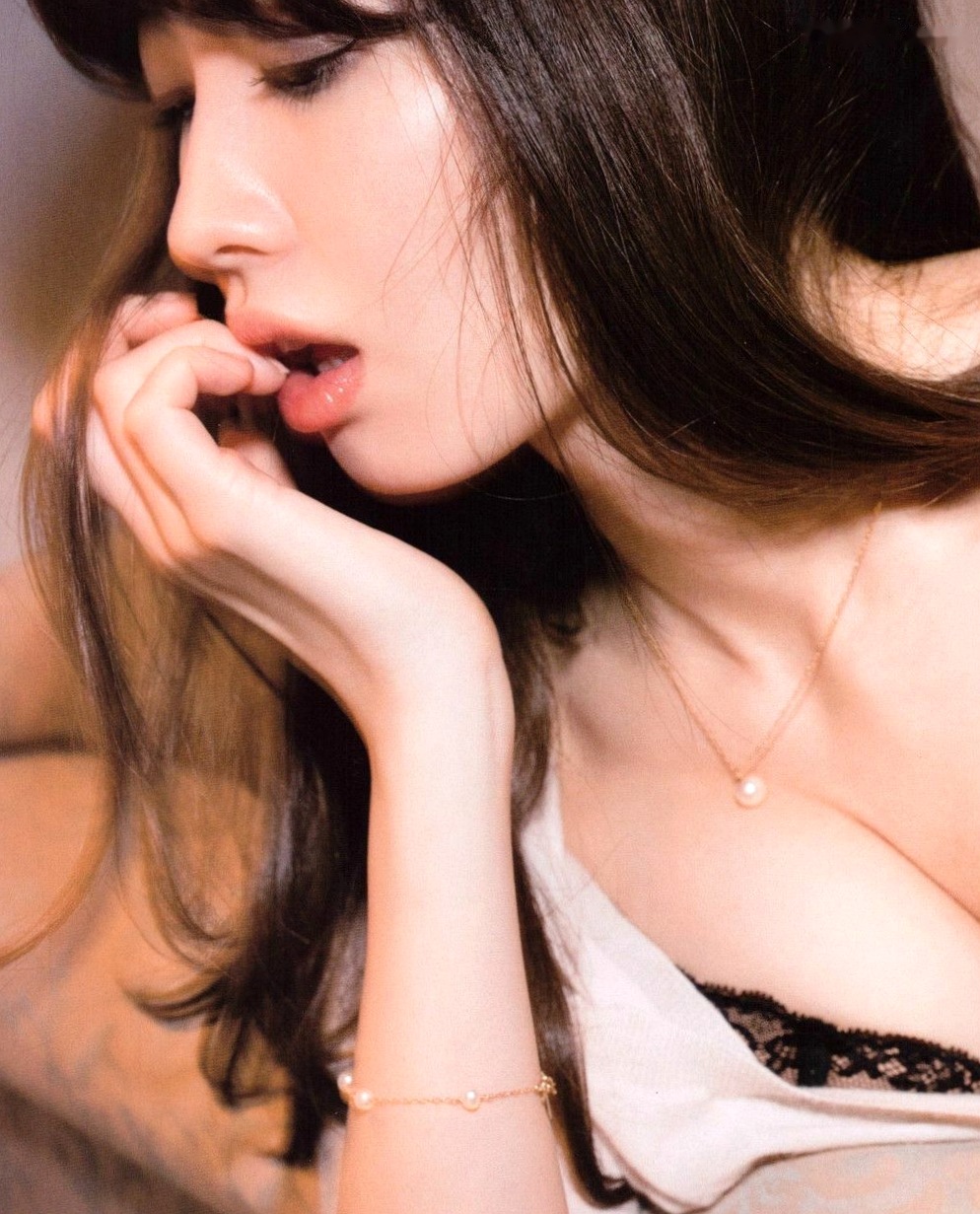 Gallery - PB写真集_小嶋陽菜《Dou Suru どうする？》泳池黑丝诱惑与湿身写真，尽显气质女神性感风采 [142P]气质性感诱惑清纯 小岛阳菜女神私房照_秀色女神 - image 15