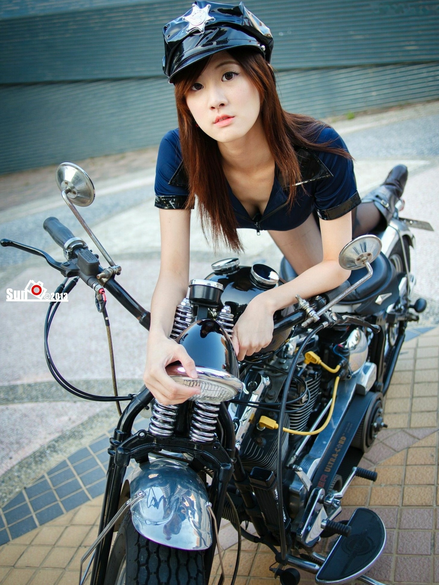 Gallery - 台湾正妹林茉晶制服诱惑写真集，机车女警与职业空姐的多重魅力演绎台湾制服诱惑丝袜女神 茉晶女神私房照_秀色女神 - image 5