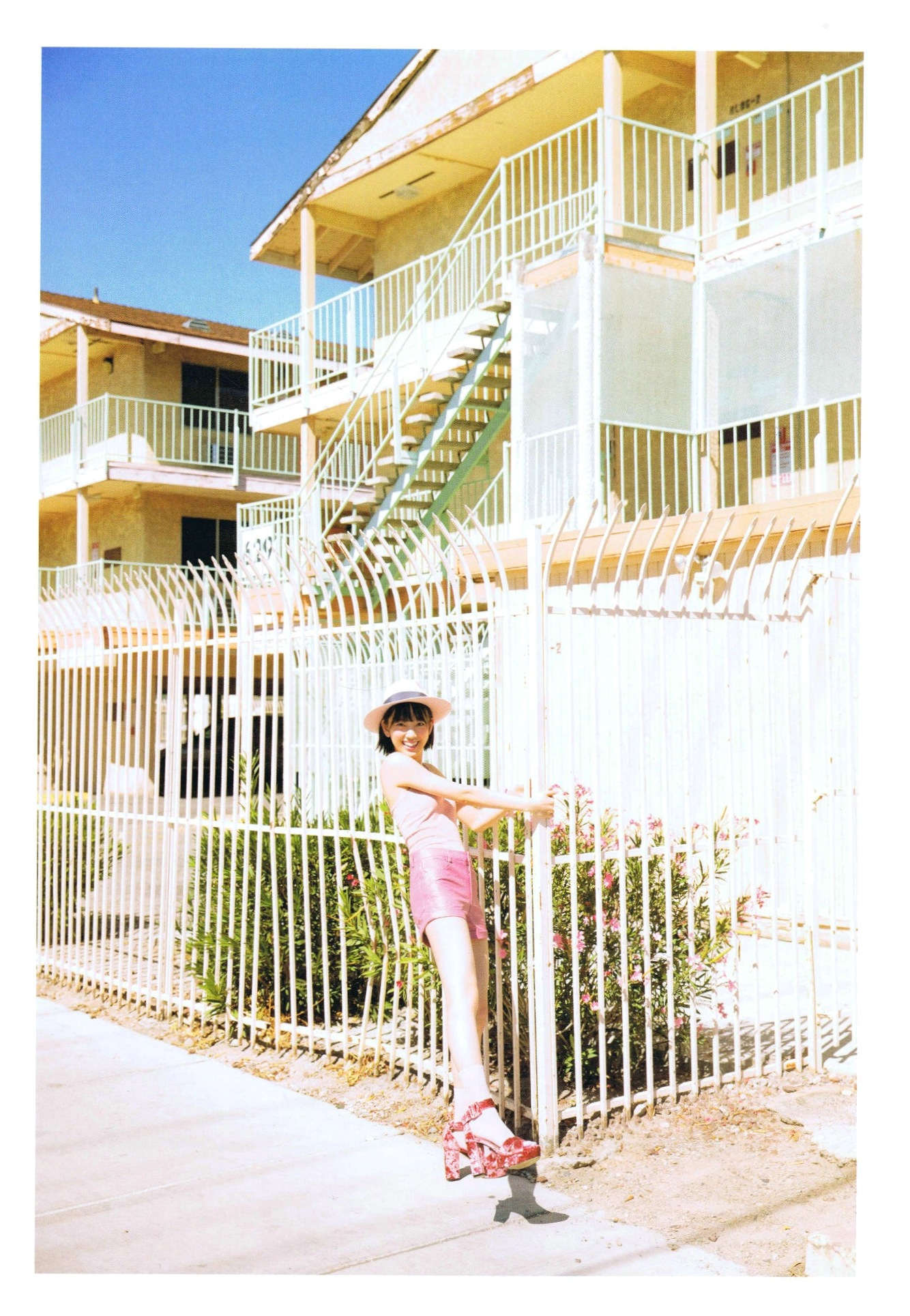 Gallery - PB写真集_堀未央奈《君らしさ》：私房居家时尚与高清沙漠户外美拍日本私房照清纯气质 堀未央奈女神私房照_秀色女神 - image 15