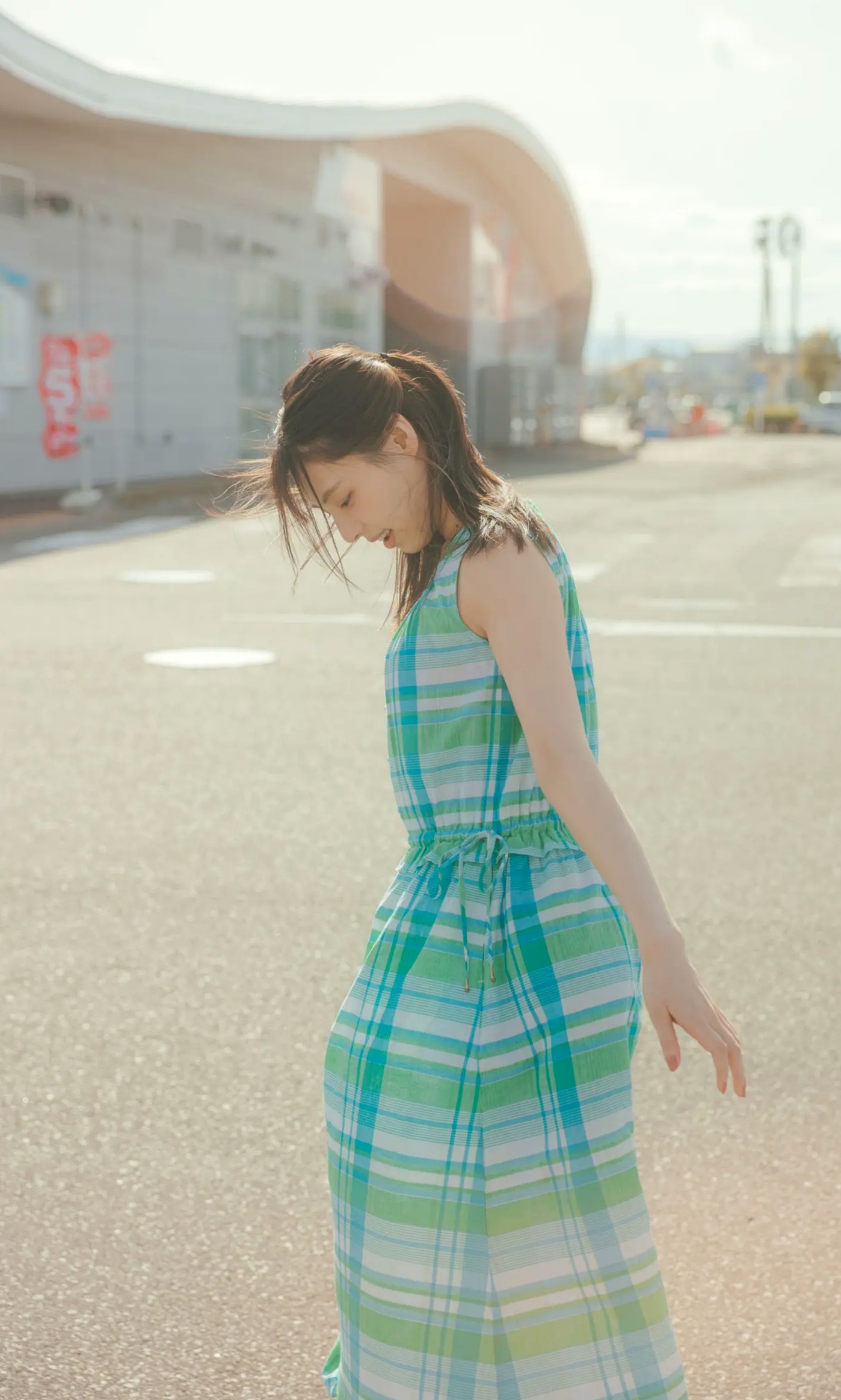 《相楽伊織 - more and more》日本女神泳池比基尼与清爽私房写真集