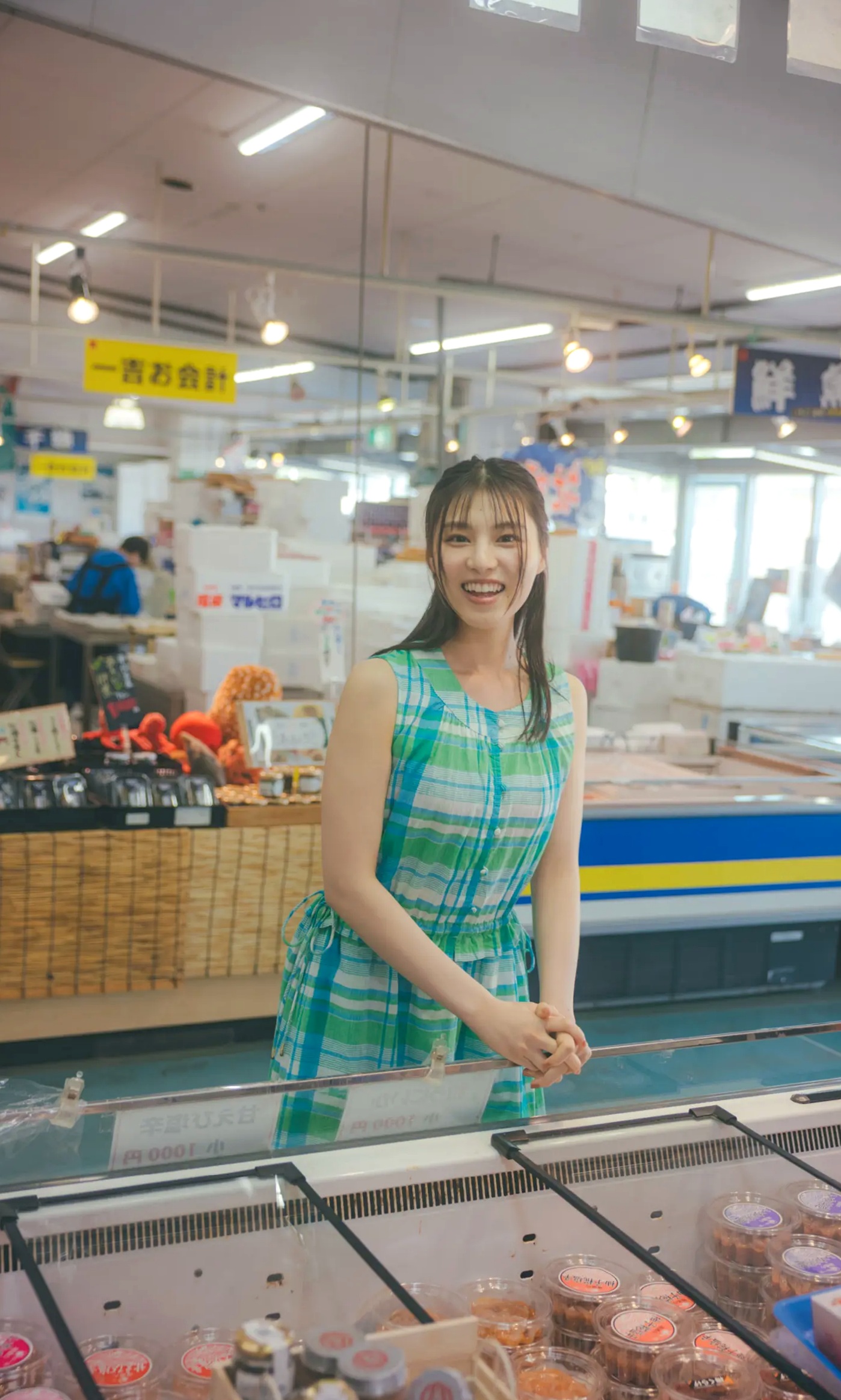 《相楽伊織 - more and more》日本女神泳池比基尼与清爽私房写真集