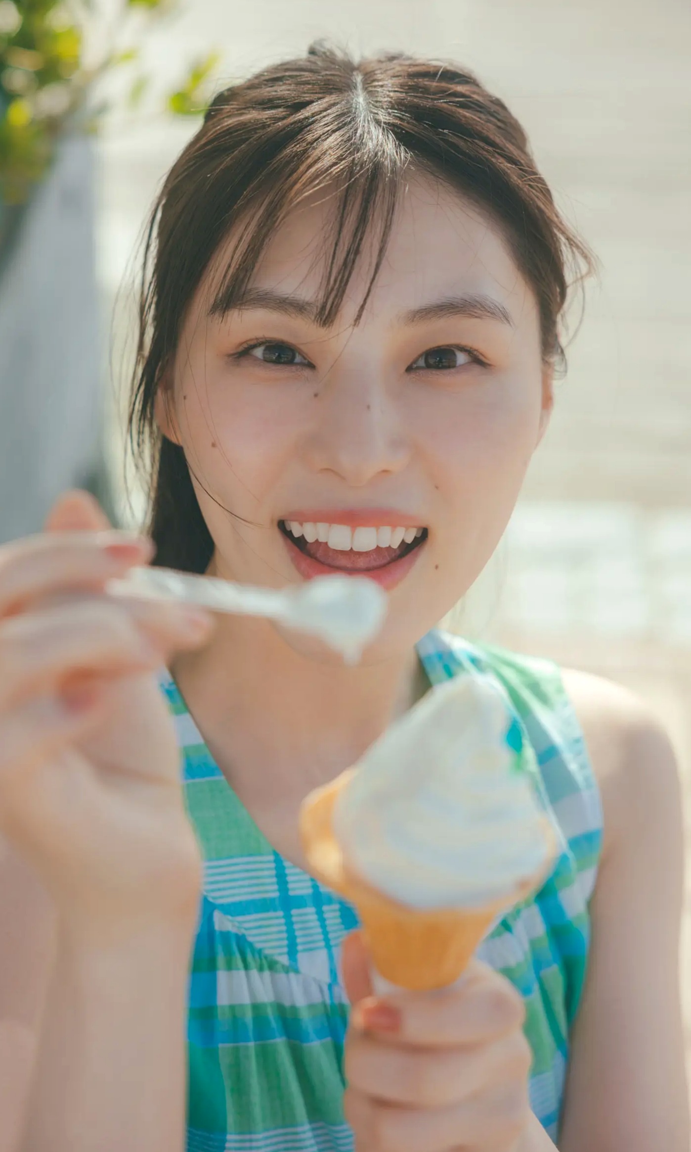 《相楽伊織 - more and more》日本女神泳池比基尼与清爽私房写真集