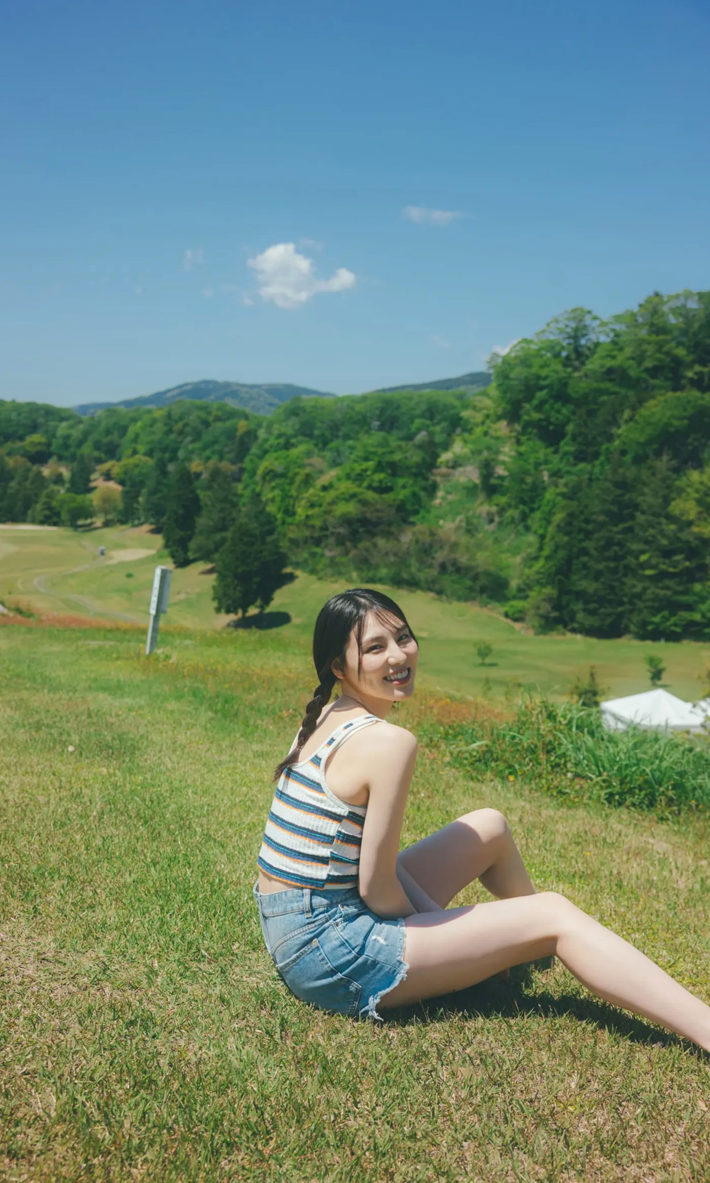 《相楽伊織 - more and more》日本女神泳池比基尼与清爽私房写真集