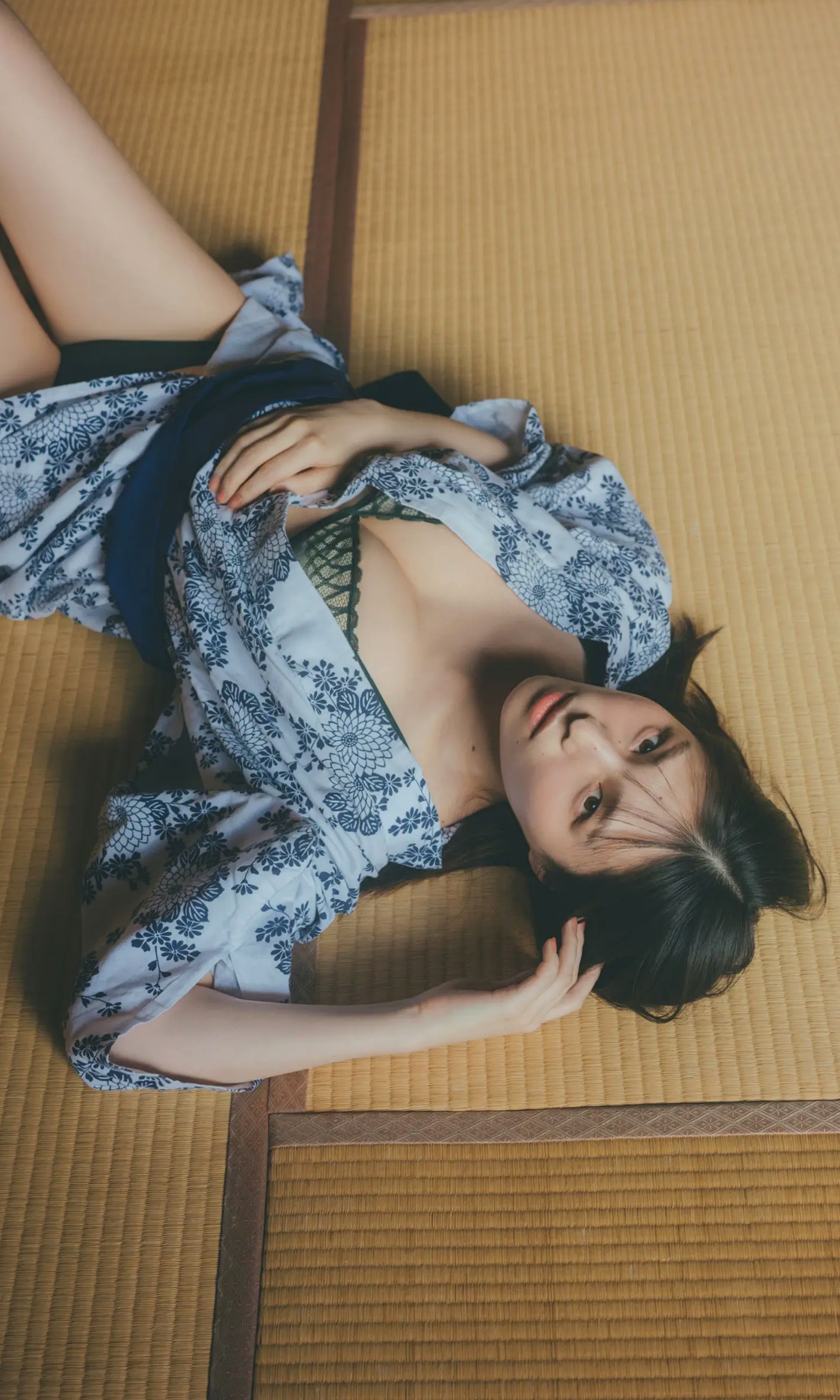 《相楽伊織 - more and more》日本女神泳池比基尼与清爽私房写真集