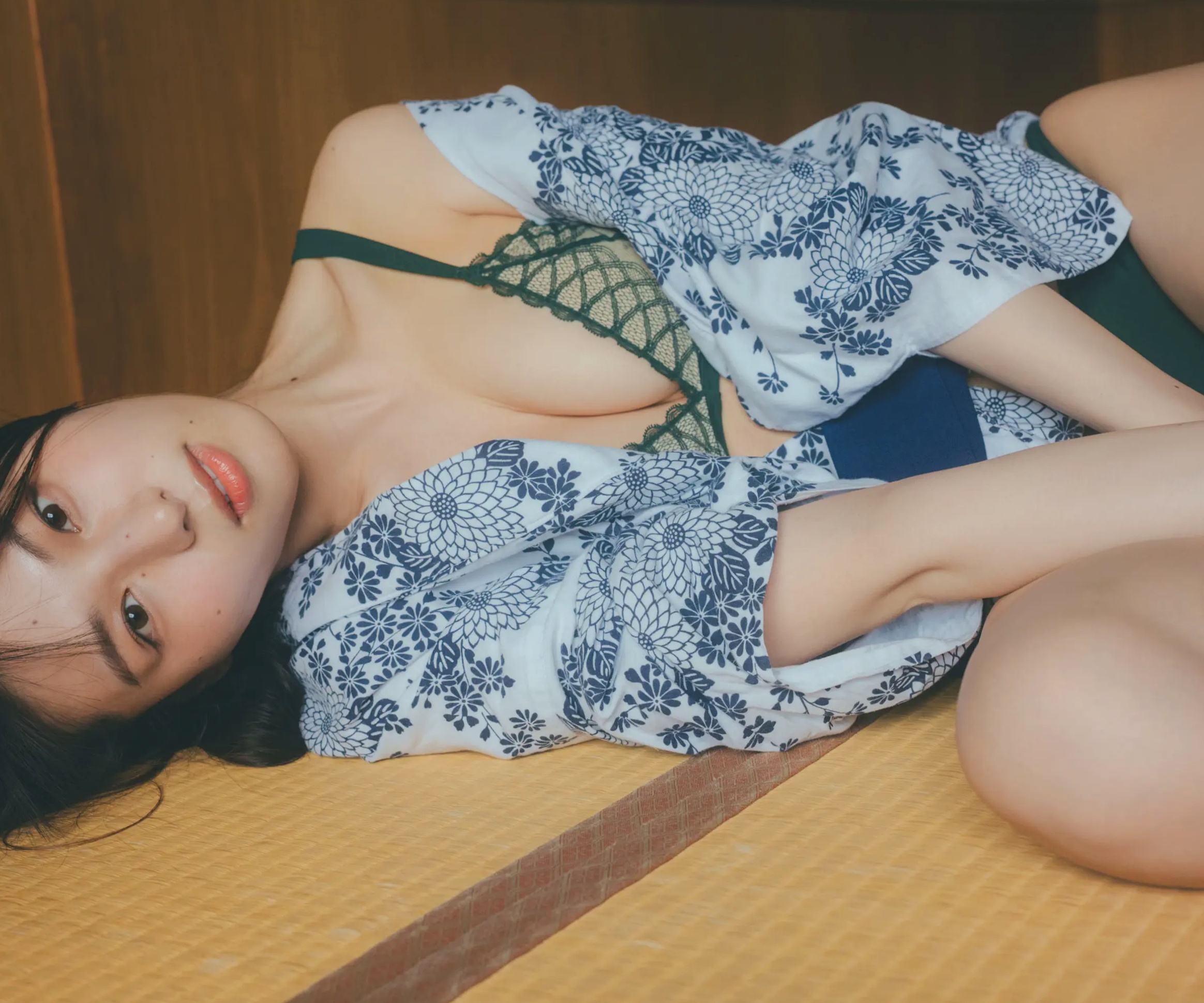 《相楽伊織 - more and more》日本女神泳池比基尼与清爽私房写真集