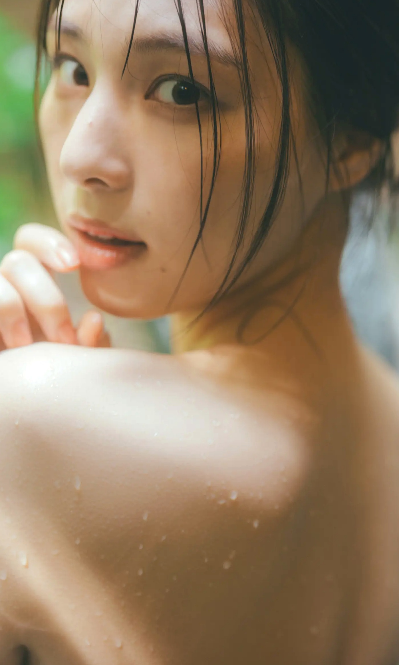 《相楽伊織 - more and more》日本女神泳池比基尼与清爽私房写真集
