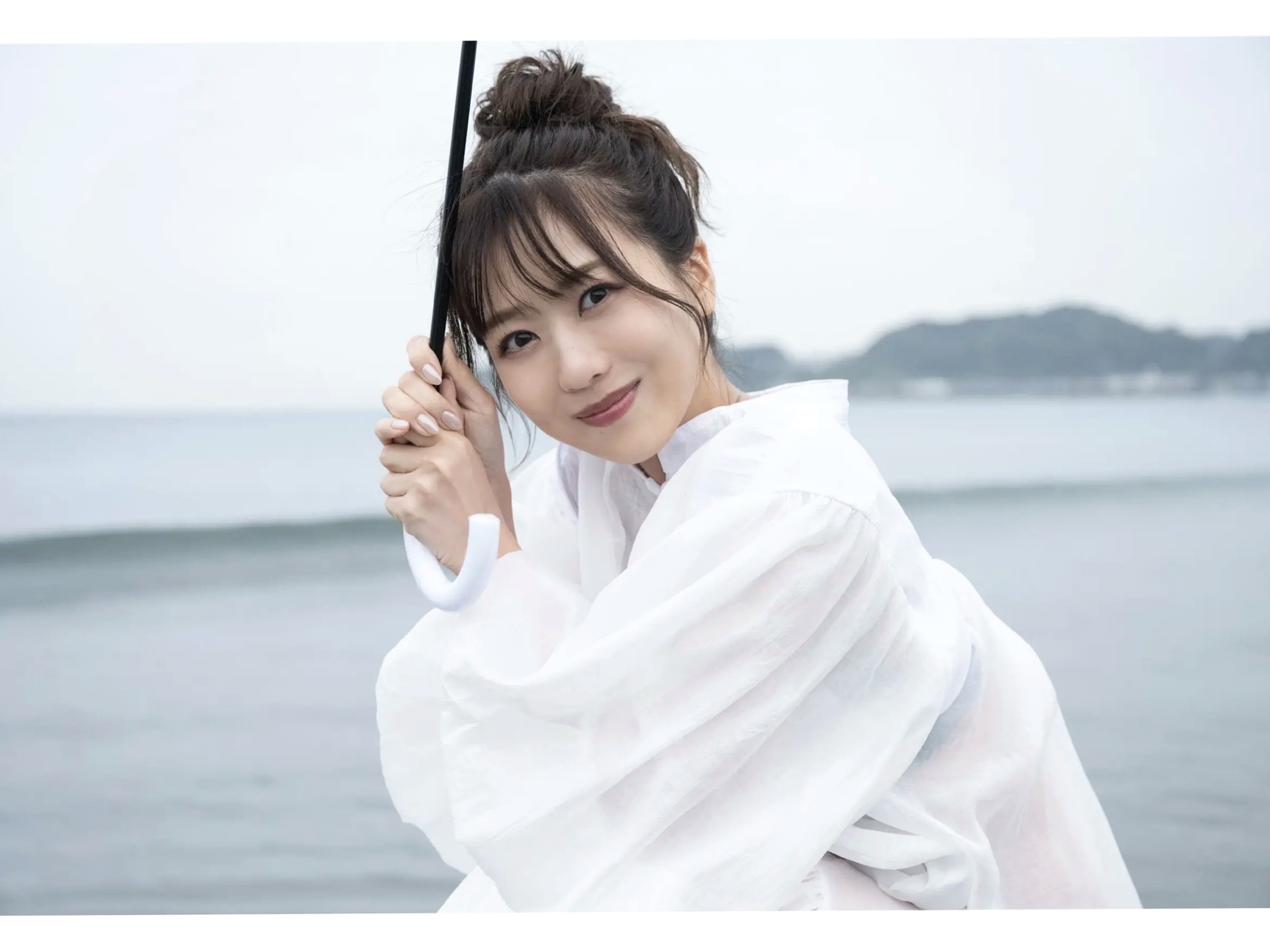 篠崎彩奈 - 濡れ肌をあたためて：日本清纯女神室内性感内衣与户外湿身私房写真
