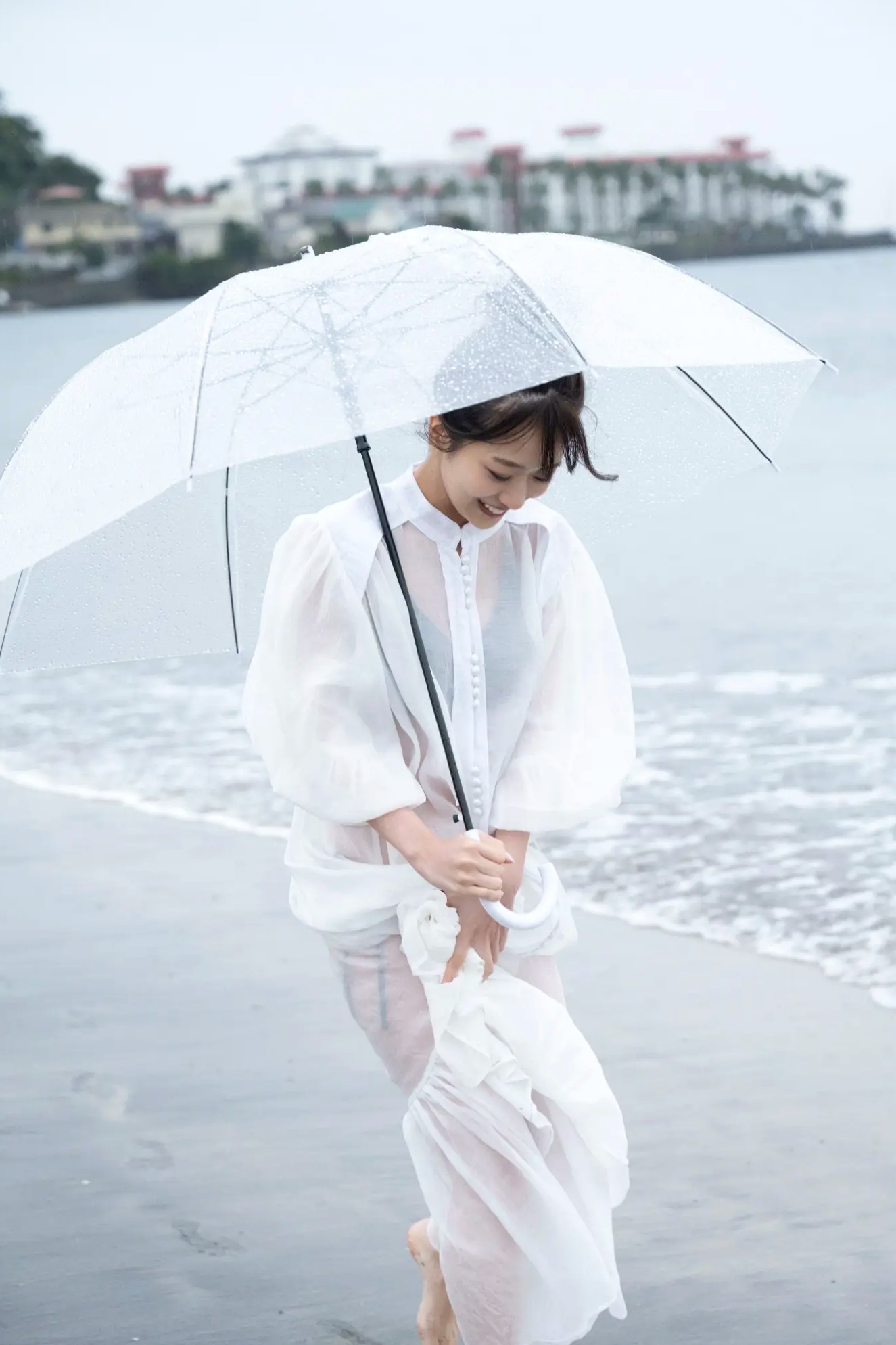 篠崎彩奈 - 濡れ肌をあたためて：日本清纯女神室内性感内衣与户外湿身私房写真