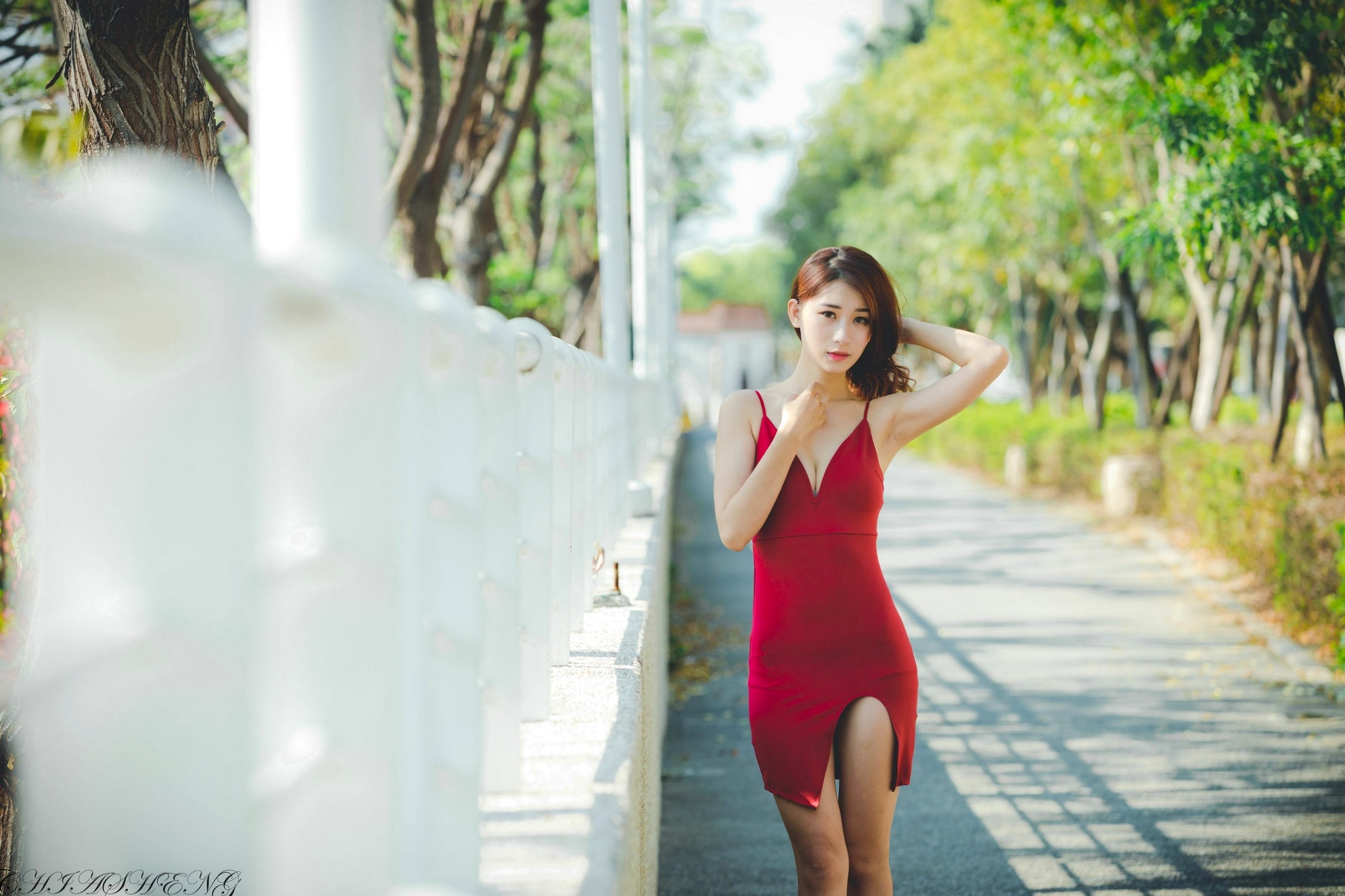 Gallery - 台湾正妹小雨火辣开叉红裙与优雅职场OL黑丝制服外拍，气质迷人，性感写真集36P台湾美腿丝袜性感街拍 李霈柔女神私房照_秀色女神 - image 5