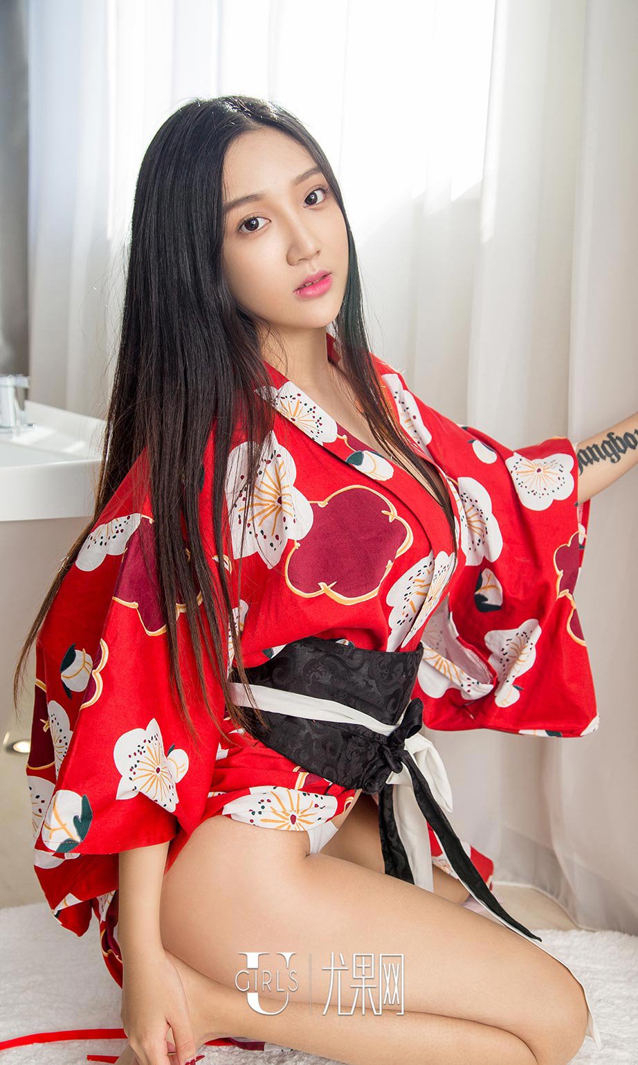 唐璐- [尤果圈爱尤物]高清写真图 VOL.640 纵享丝滑