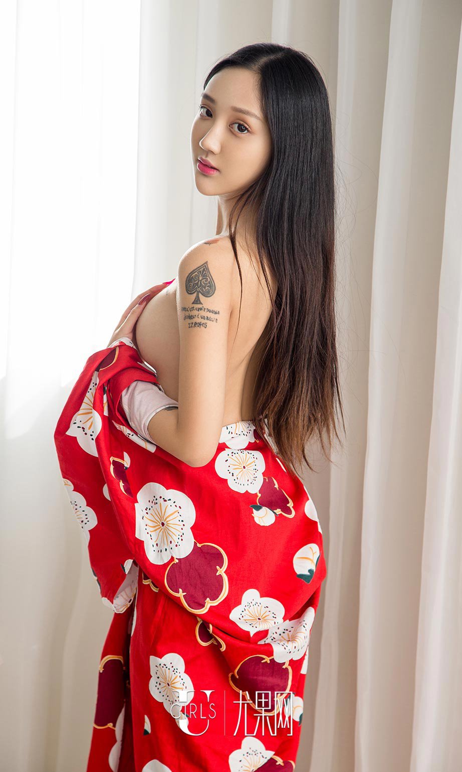 唐璐- [尤果圈爱尤物]高清写真图 VOL.640 纵享丝滑