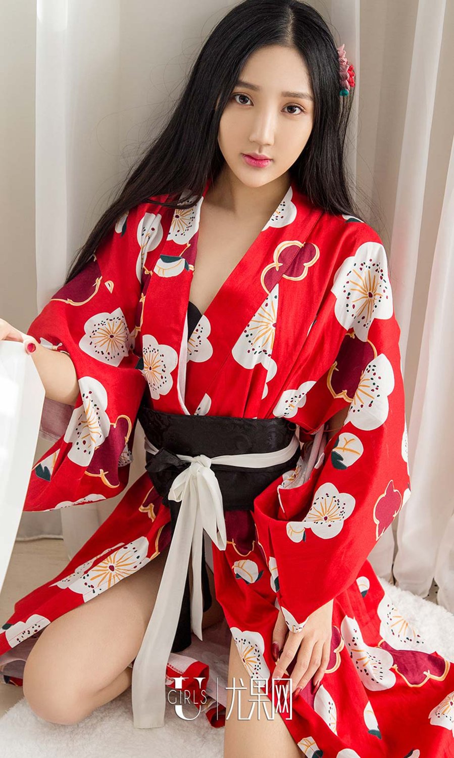 小唐璐和风浴衣 时髦卫衣露美腿