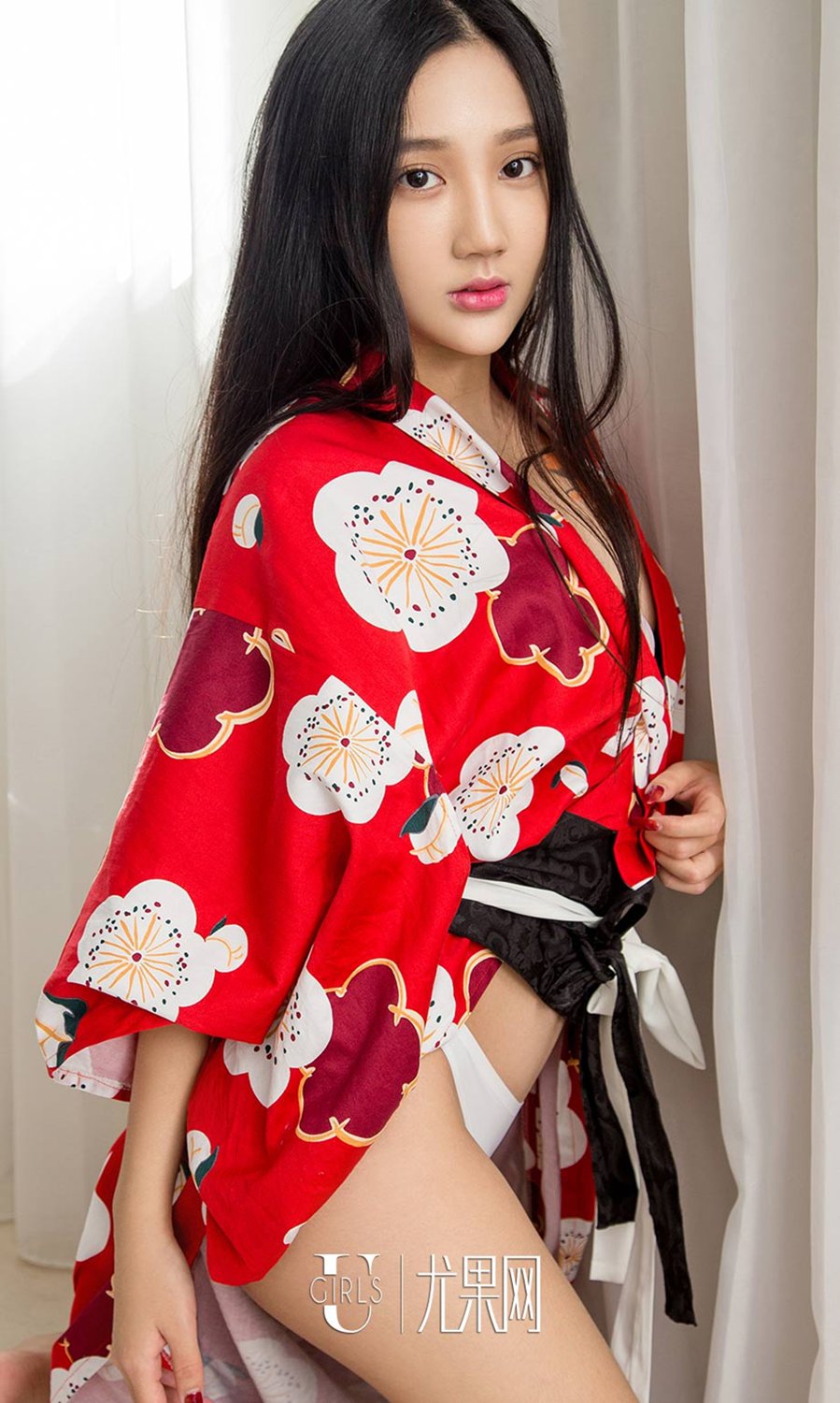 小唐璐和风浴衣 时髦卫衣露美腿