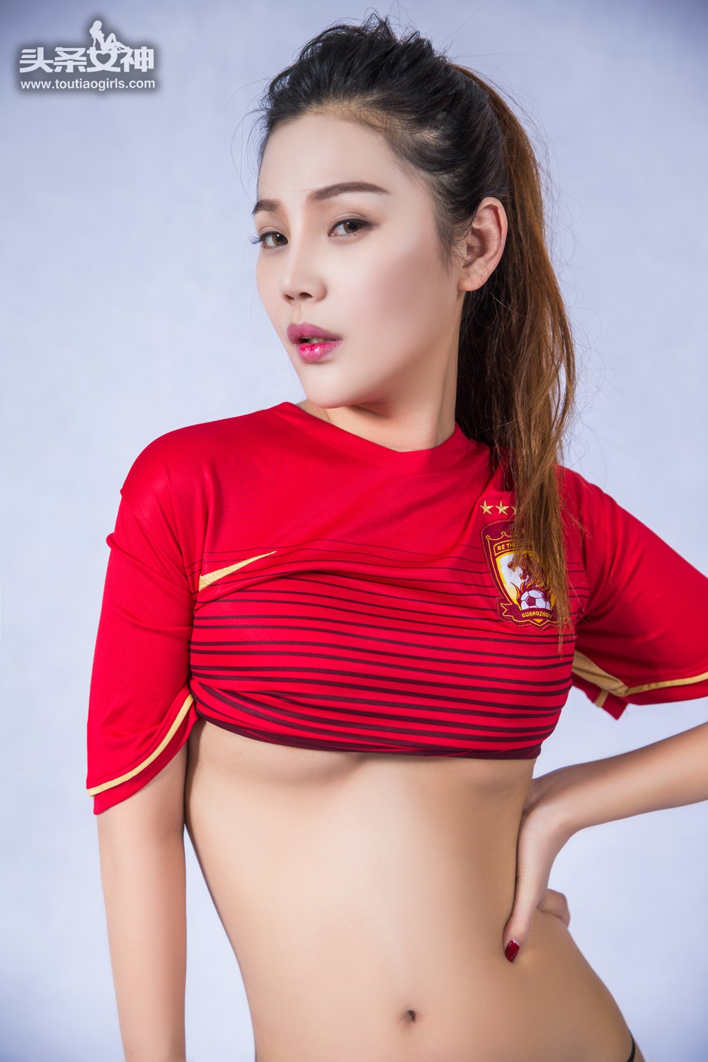 周予然- [TouTiao头条女神]高清写真图 2017-02-22 恒大女神