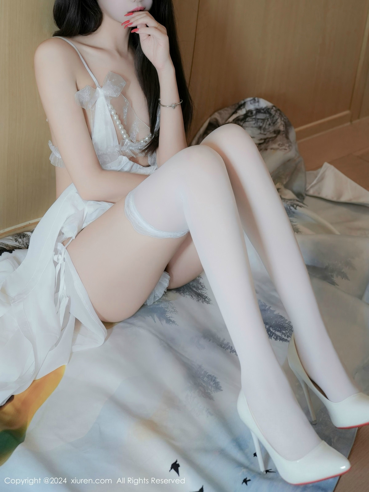 [XiuRen]高清写真图 2024.11.04 No.9389 Lucky- 丝袜美腿