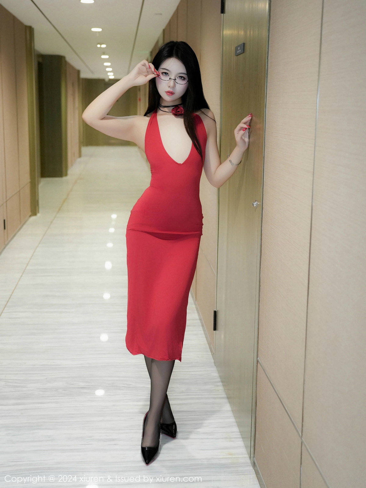 [XiuRen]高清写真图 2024.11.15 No.9451 Lucky- 黑丝美臀