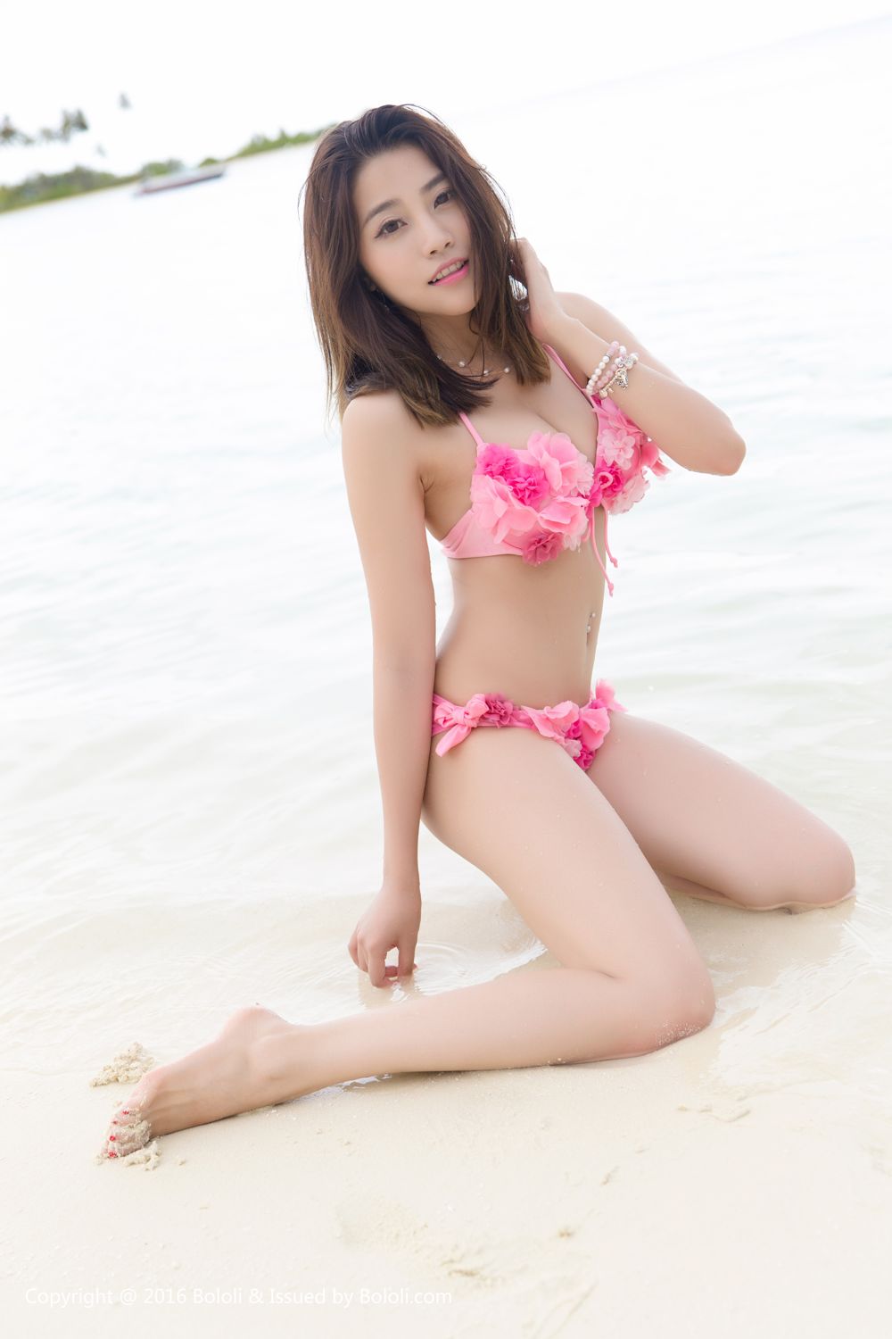 许诺Sabrina- [BoLoli波萝社新刊]高清写真图 BOL.106 海边