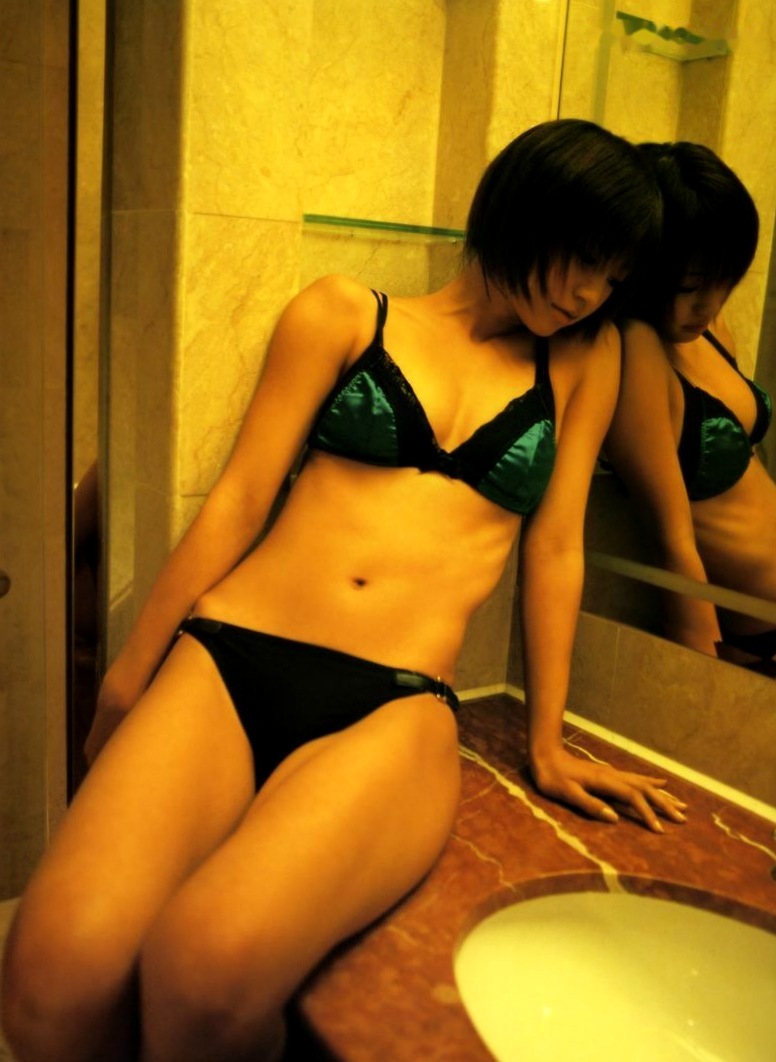 Gallery - PB写真集_安田美沙子《微熱》清纯泳装沙滩度假与街头活力写真[71P]日本清纯小麦色治愈系比基尼 安田美沙子女神私房照_秀色女神 - image 24