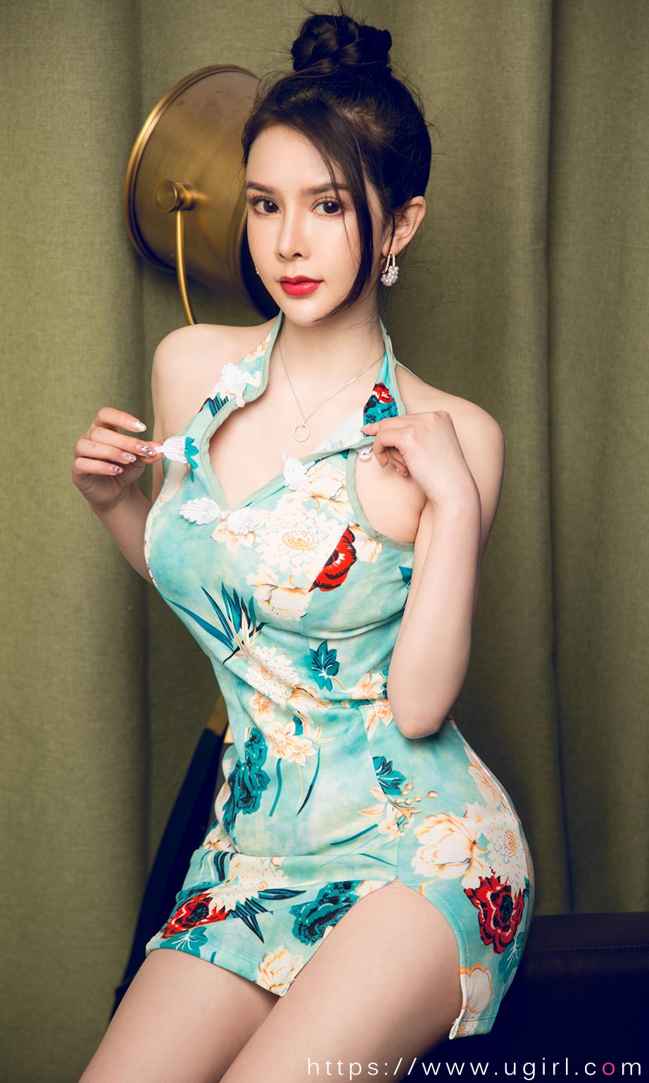 李丽莎高叉旗袍 大小姐的裙摆