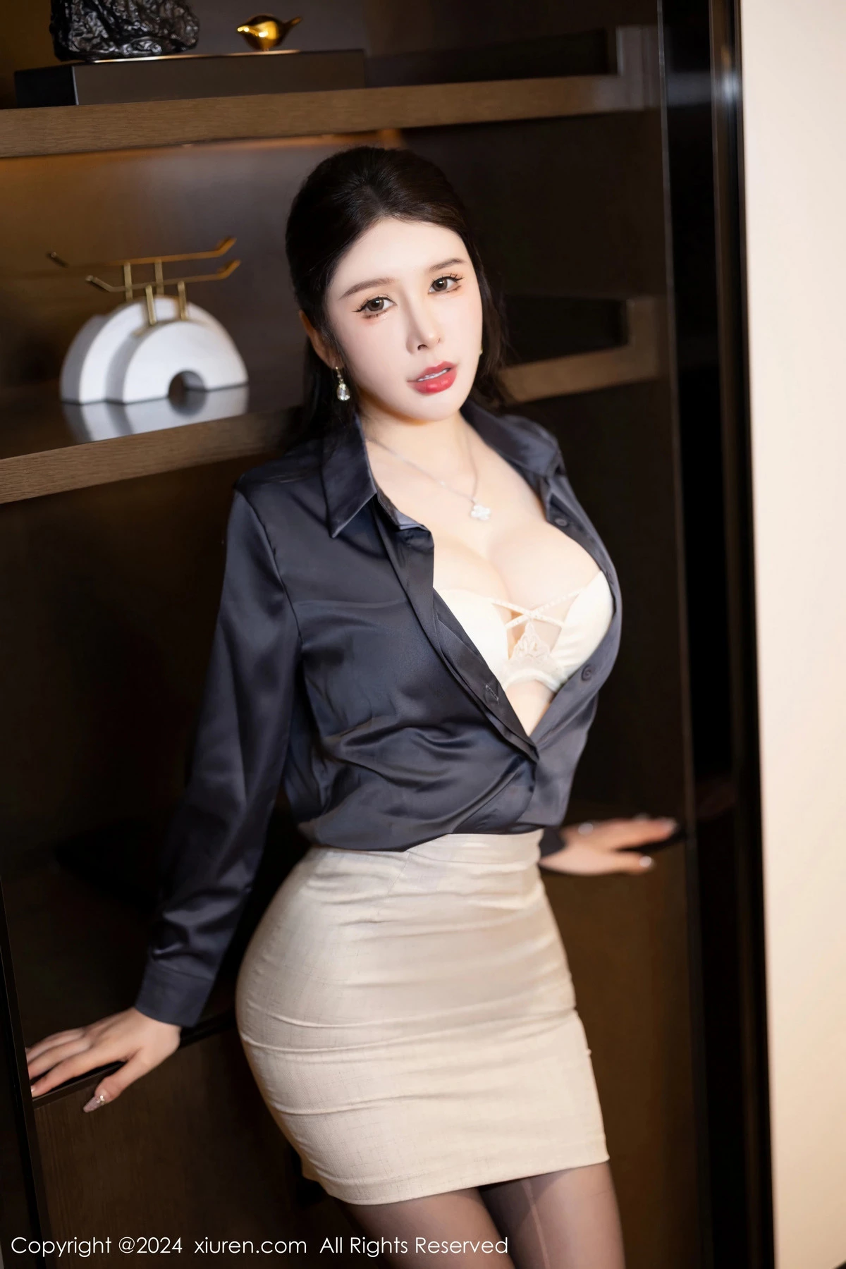 [XiuRen]高清写真图 2024.02.22 No.8126 李丽莎 黑丝美腿