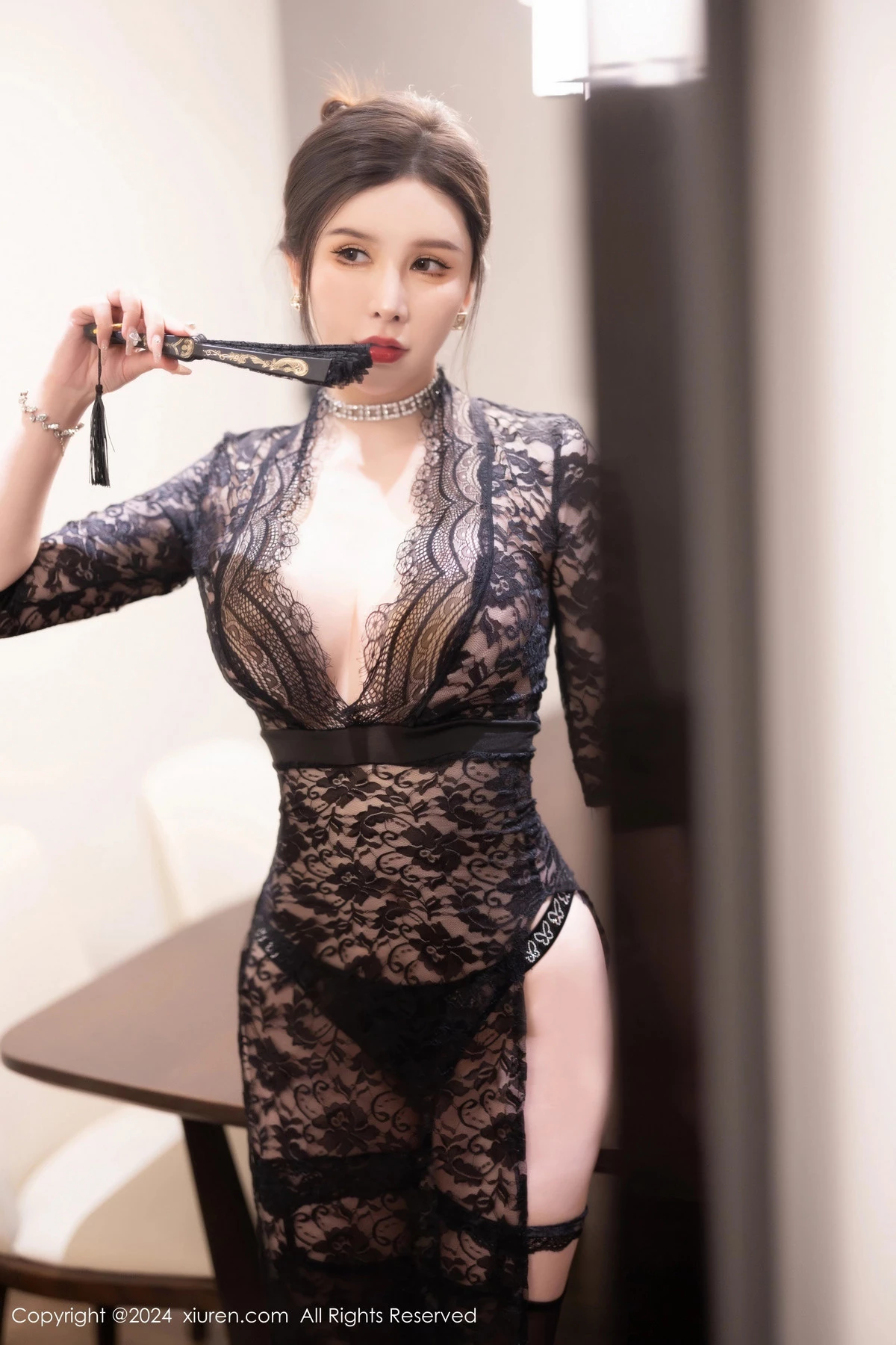 [XiuRen]高清写真图 2024.03.13 No.8222 李丽莎 美腿黑丝