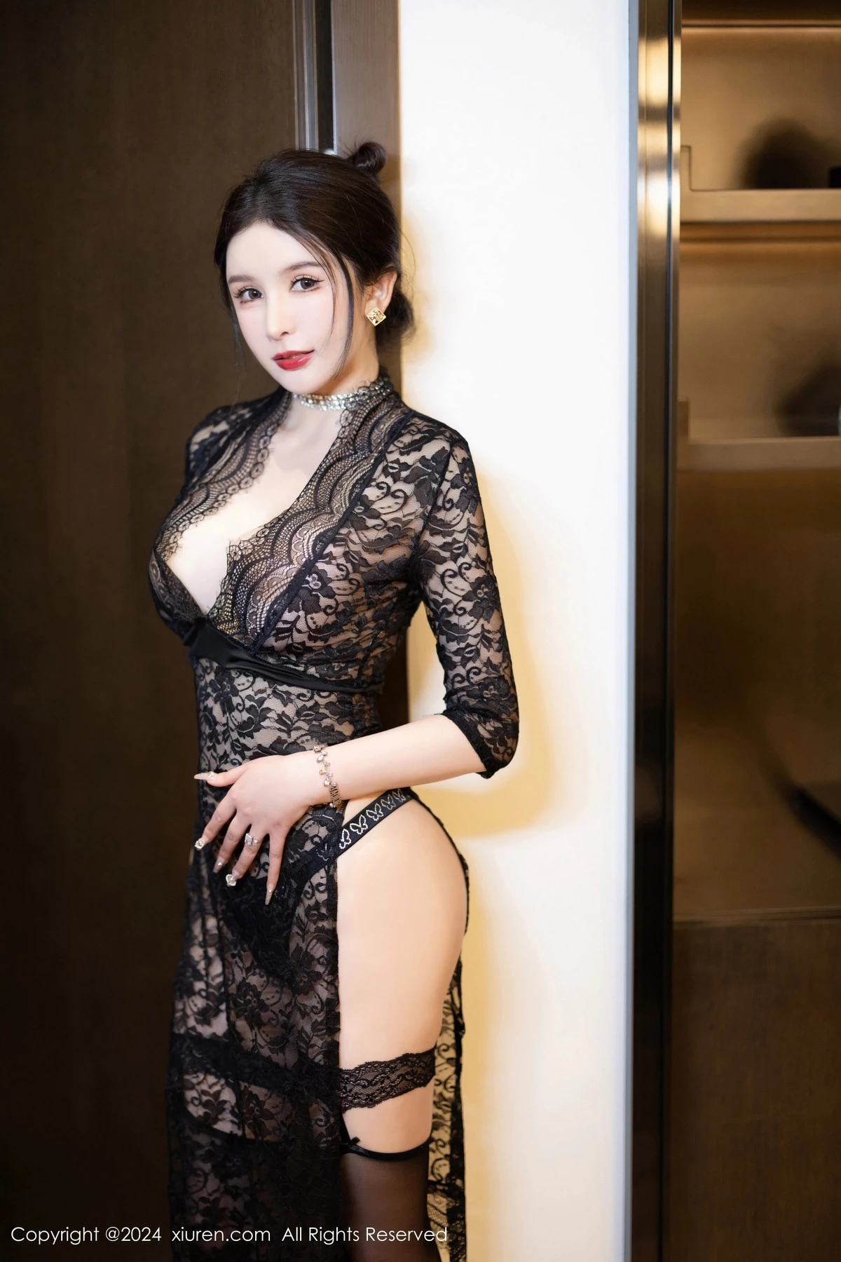 [XiuRen]高清写真图 2024.03.13 No.8222 李丽莎 美腿黑丝