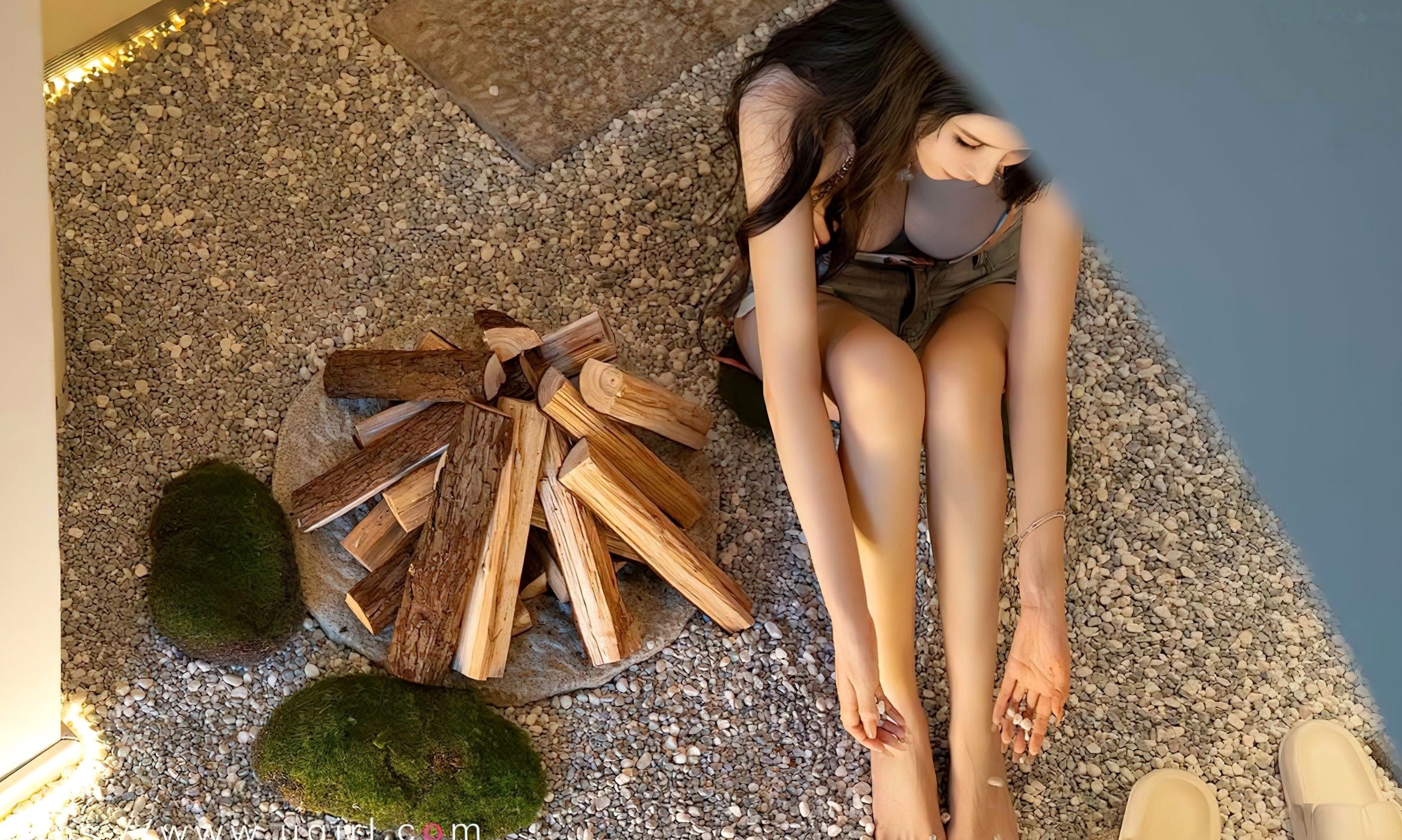 Gallery - 尤果圈 - Chiness Model 李丽莎《潮汐的副歌》性感家居写真：身着火辣吊带超短裤，厨房与室内景观风情无限，尽显曼妙身材，无圣光大尺度私房诱惑爱尤物 - Love Beauty 性感诱惑私房照大尺度极品 李丽莎女神私房照_秀色女神 - image 27